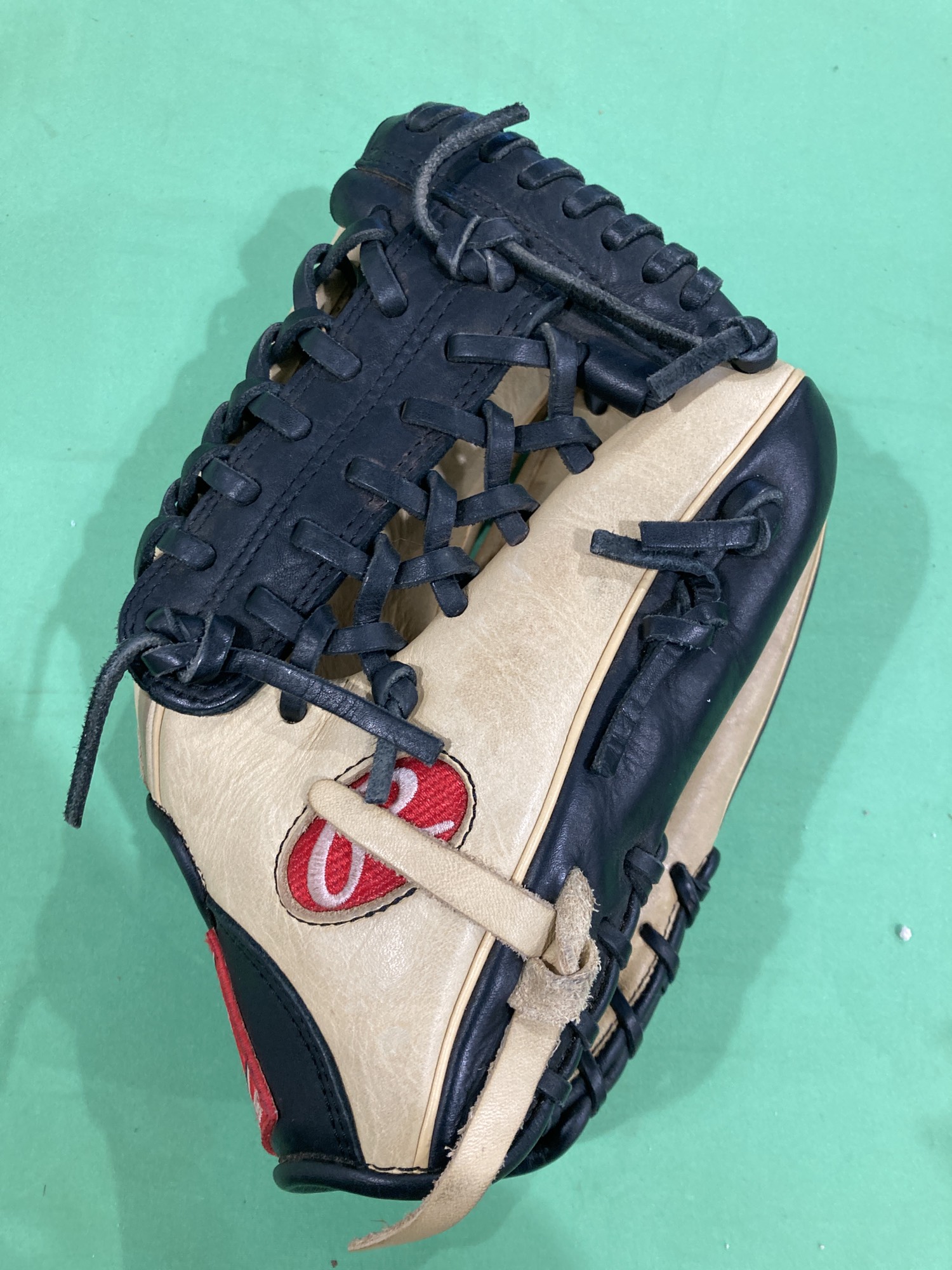Rawlings Icon baseball glove in use