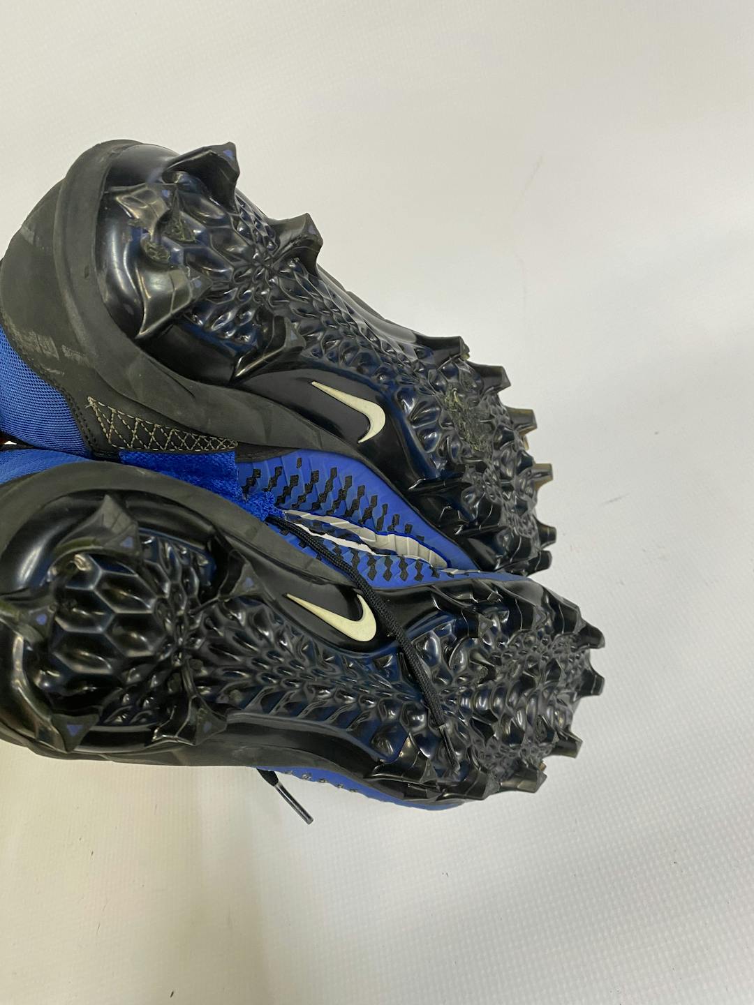 size 9.5 football cleats