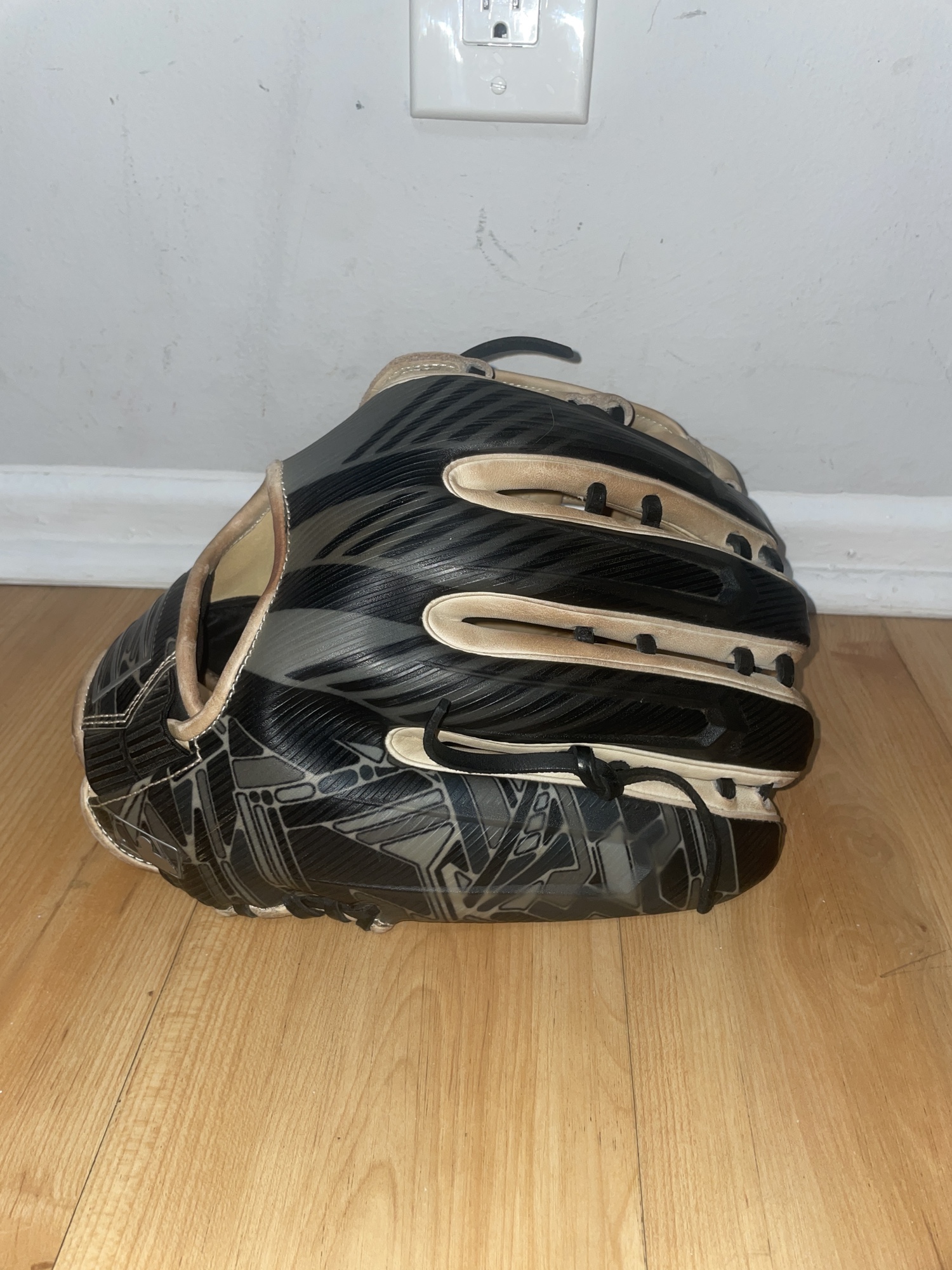 Rawlings Rev1x Rev30396 LHT 12 3/4 in Outfield H SidelineSwap