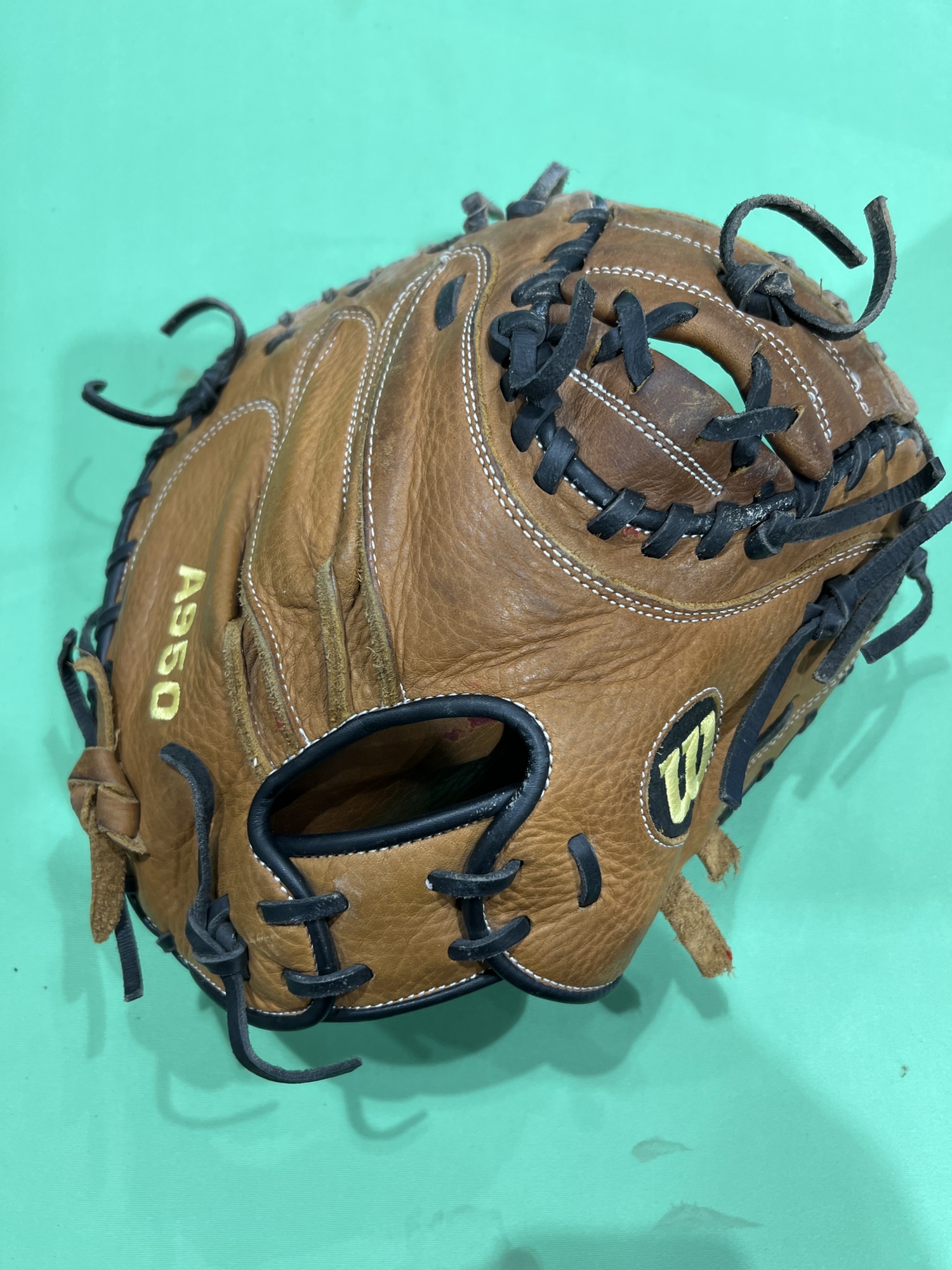 Used Wilson A950 Right Hand Throw Catcher's Baseball Glove 34