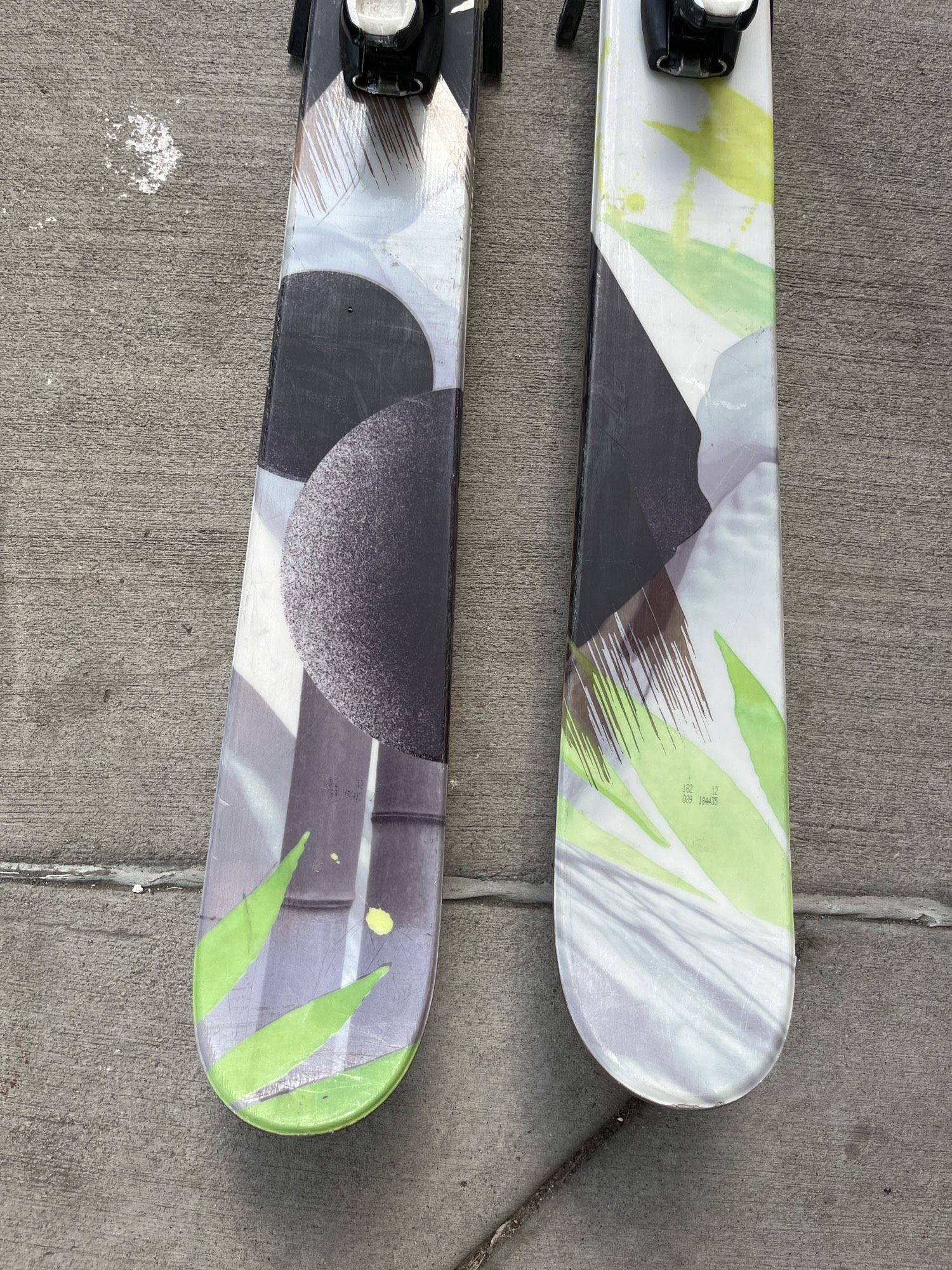 Used Men's Salomon Shogun 182 cm Powder Skis With Z10 Bindings