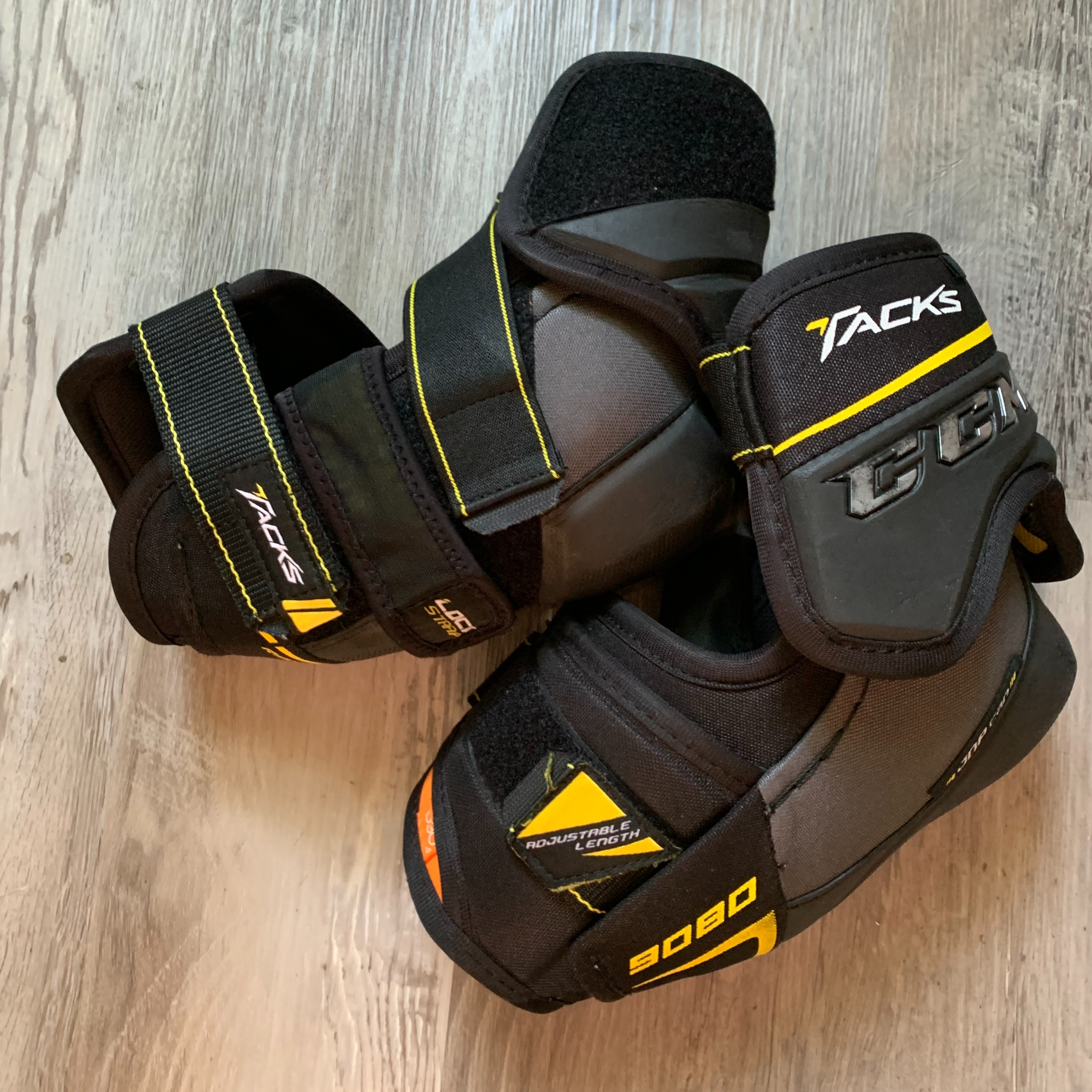 Used Senior Large CCM Tacks 9080 Elbow Pads SidelineSwap