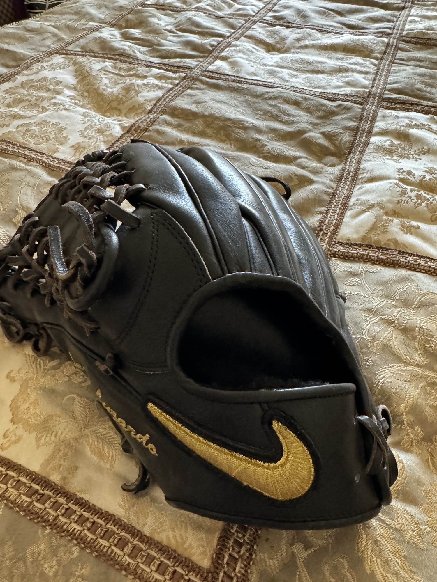 outfield nike baseball gloves