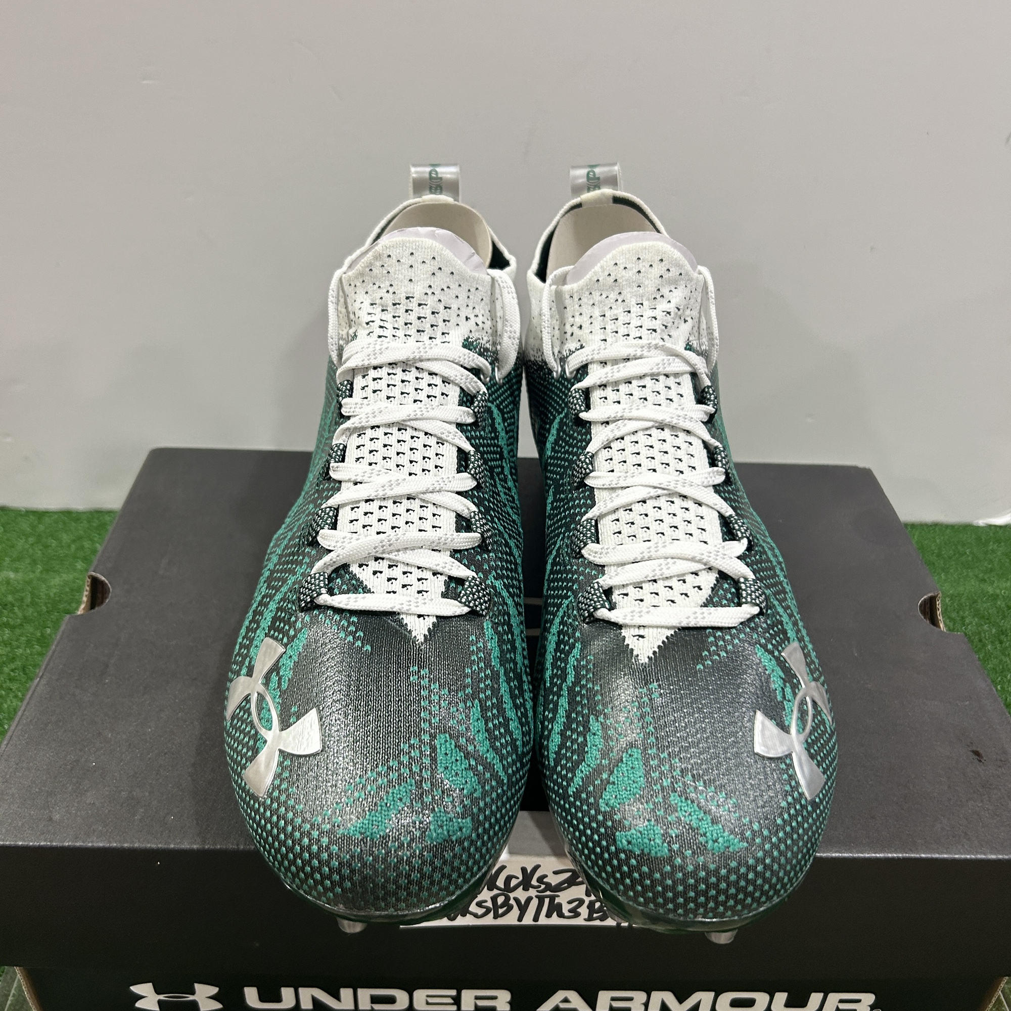 【新品】UNDER ARMOUR SPOTLIGHT LUX MC 29cm Amazon.com | Under Armour Men's Sportlight Lux MC 2.0, (001