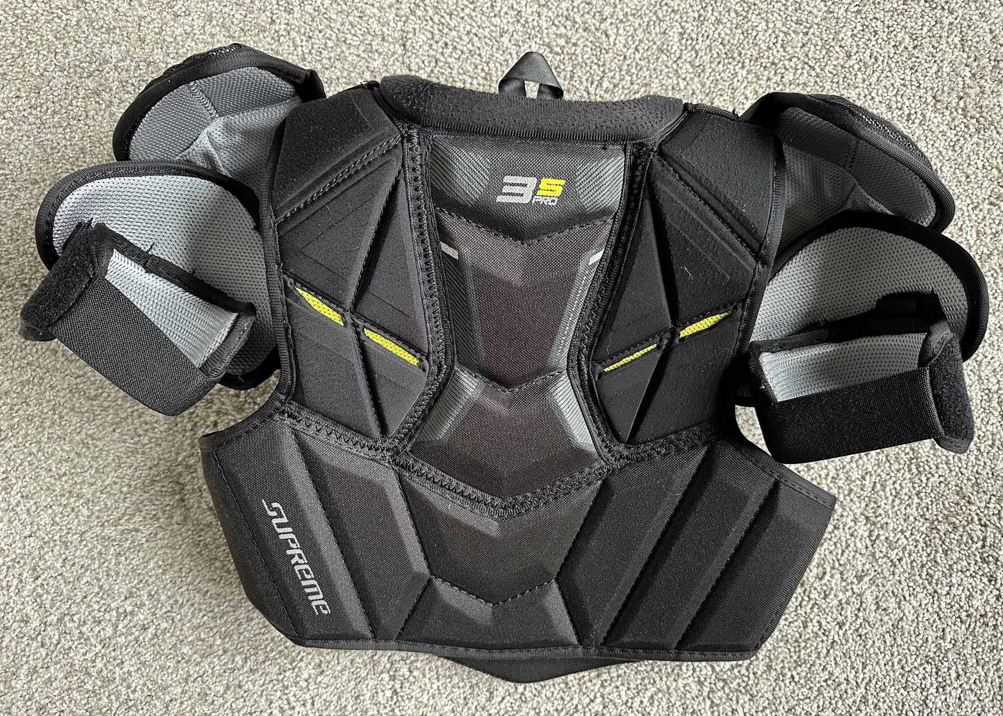 Used Intermediate Medium Bauer Supreme 3S Pro Shoulder Pads SidelineSwap