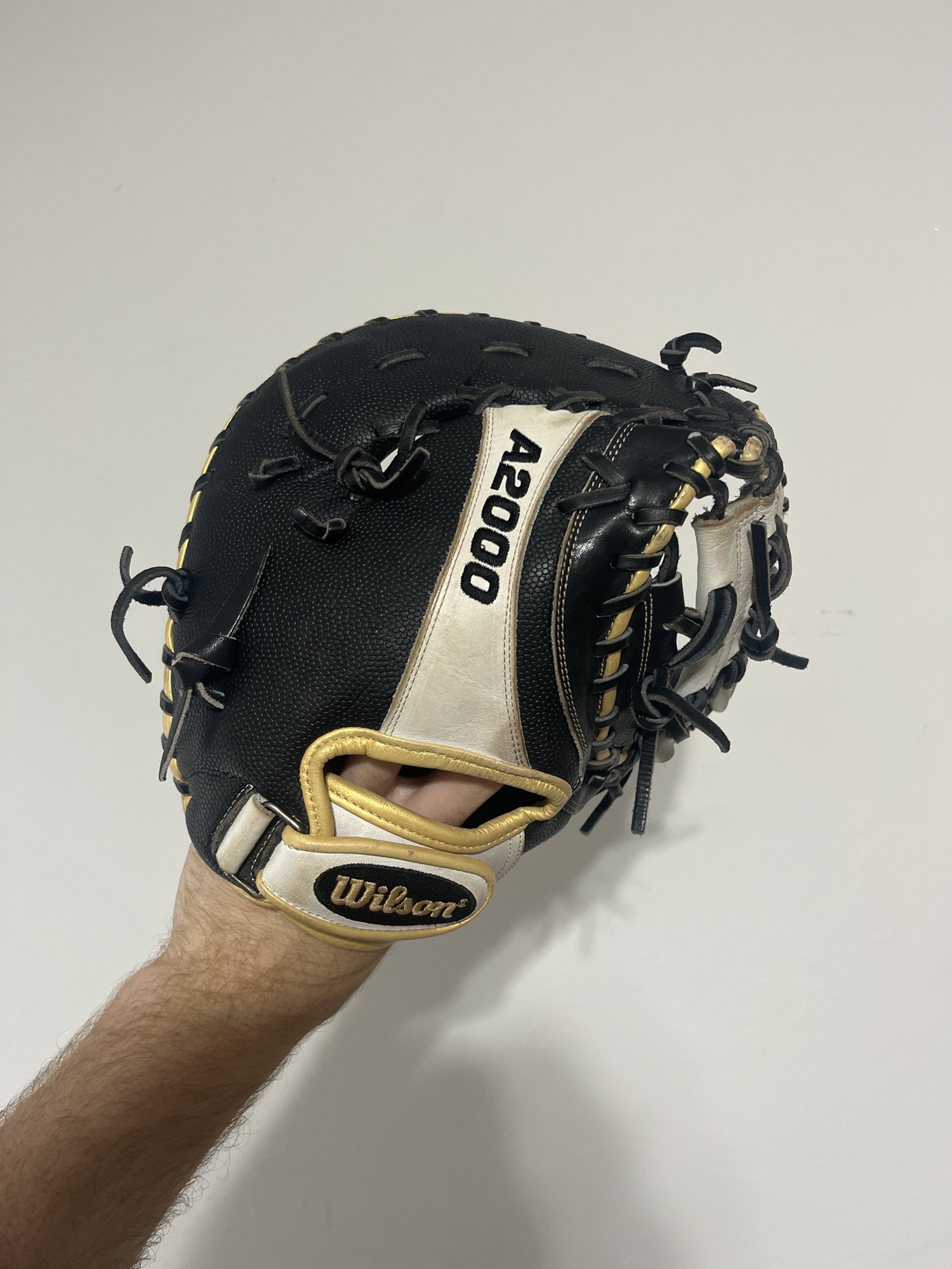 Wilson a2000 fp1b 12” first base mitt baseball glove SidelineSwap