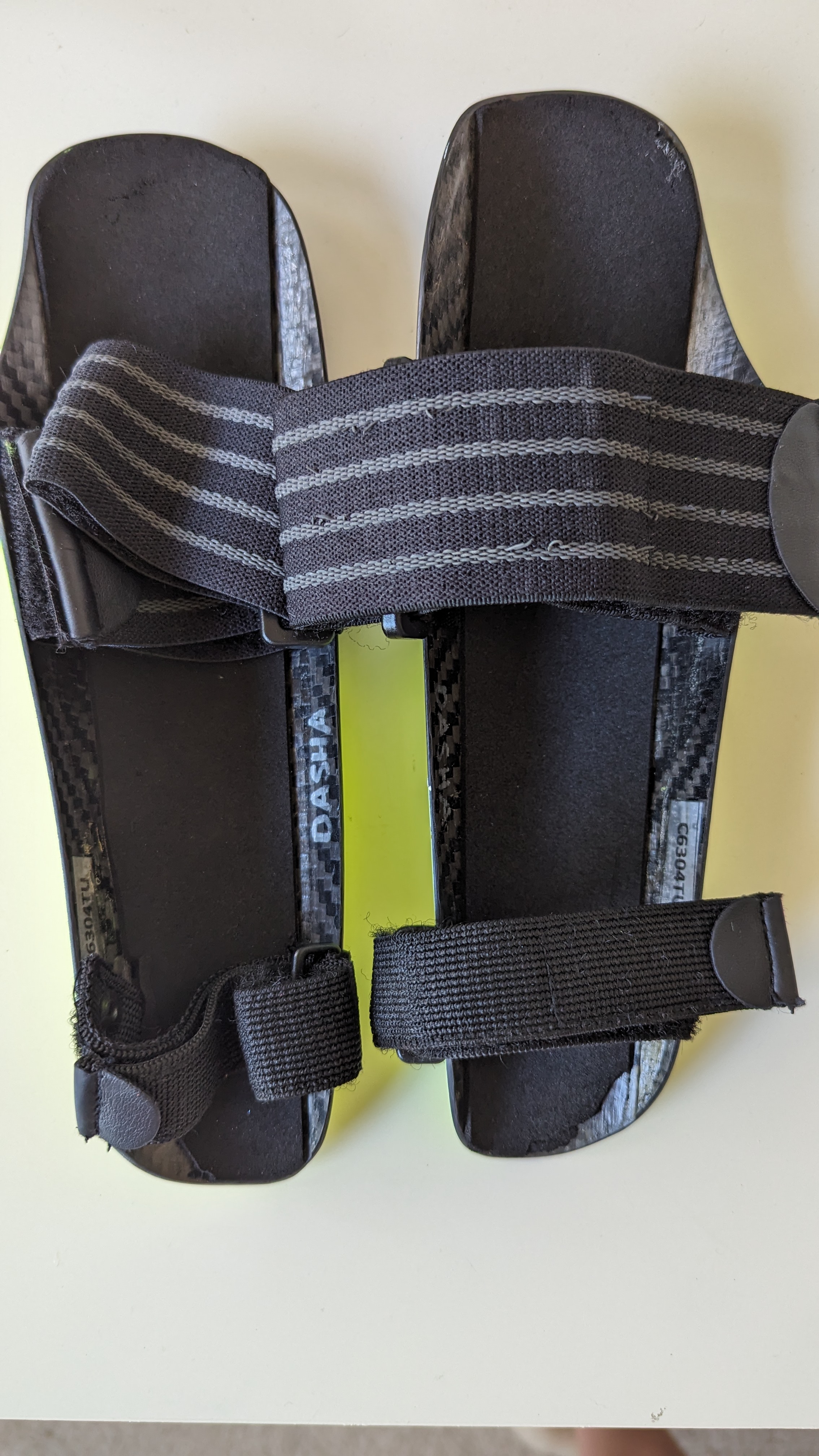 Leki FOREARM PROTECTOR CARBON 2.0 SMALL - Used - Great Condition