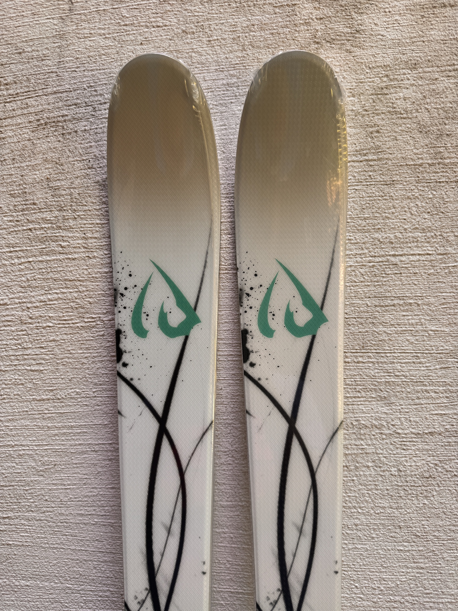 New ID One 165 cm MR-S Mogul Bump Skis Green/White + Look