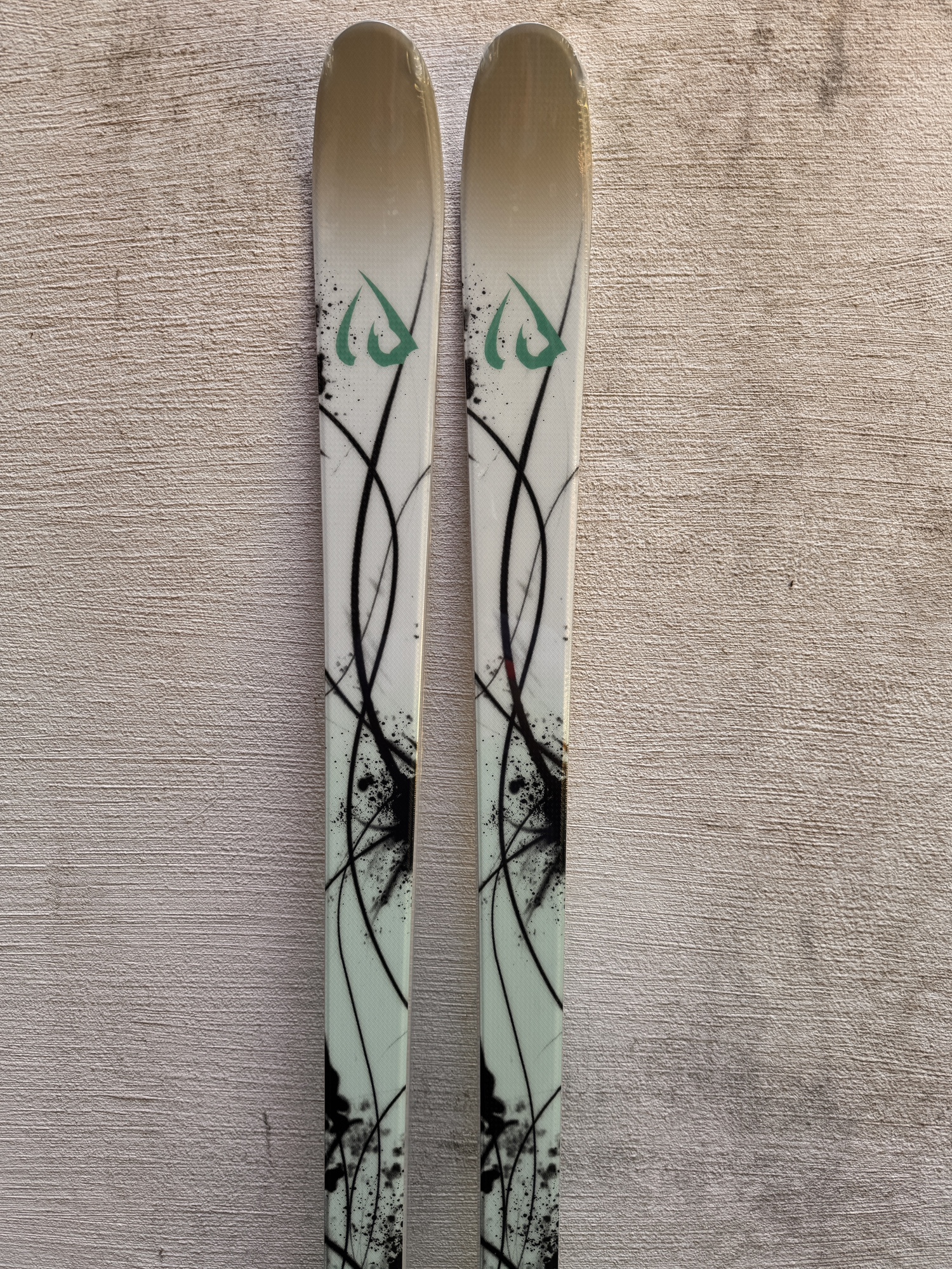 ID one MR-D 171cm　Look pivot14 ID One USA MR-D Mogul Ski 161 166 171 cm available