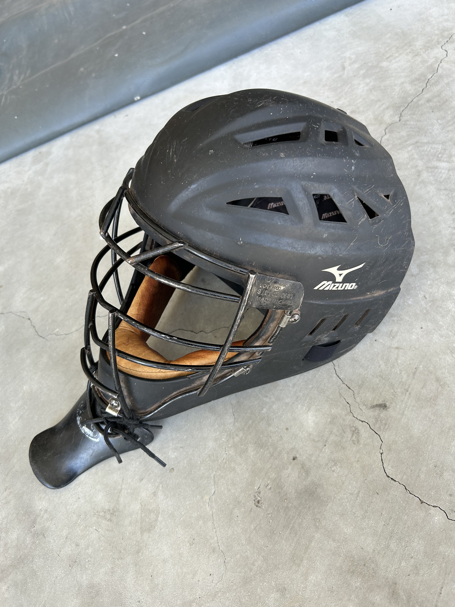 Mizuno Baseball Catcher Helmet SidelineSwap