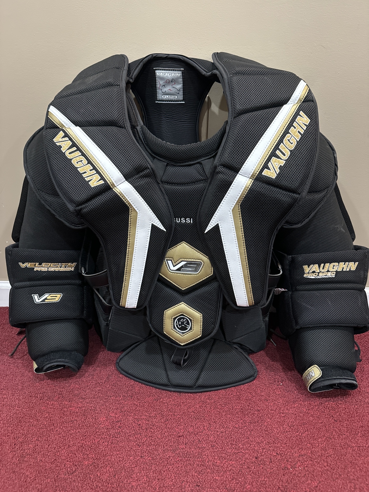 Vaughn V9 Pro Carbon Goalie Chest Protector Size Xl ItemWMV9