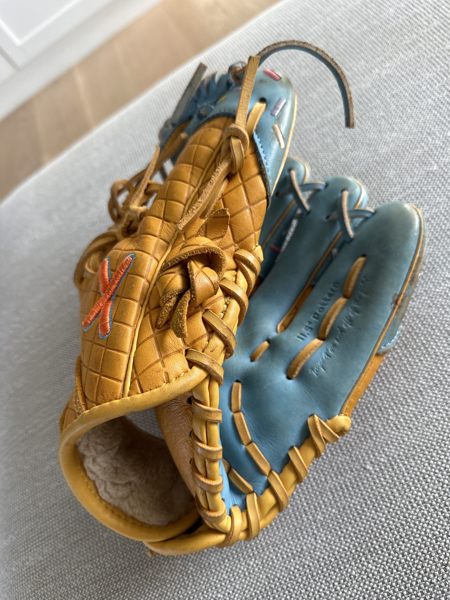 Absolutely Ridiculous Glove SidelineSwap