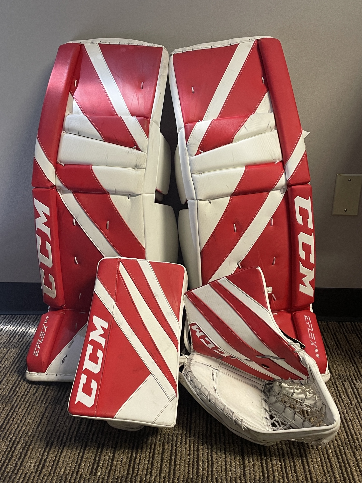 CCM Extreme Flex 4左手用 CCM Extreme Flex 4 Goalie Sets | Used & Clearance | SidelineSwap