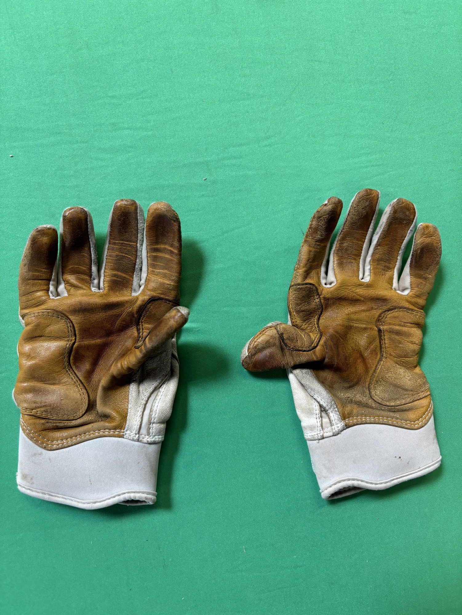 White Used Youth Medium Bruce Bolt Batting Gloves SidelineSwap
