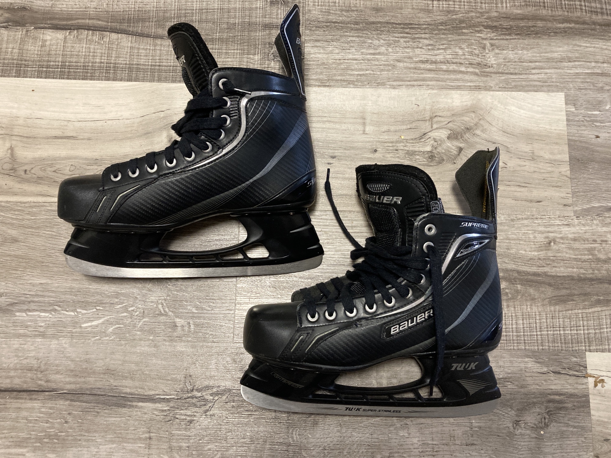 【専用】BAUER Supreme UltlaSonic 黒/赤/13 新品 SUPREME ULTRASONIC GLOVE INTERMEDIATE