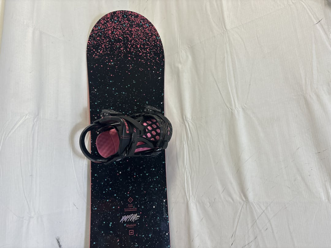 Used 2015 Ride Rapture 143 Cm Women's Snowboard W Ride Lxh