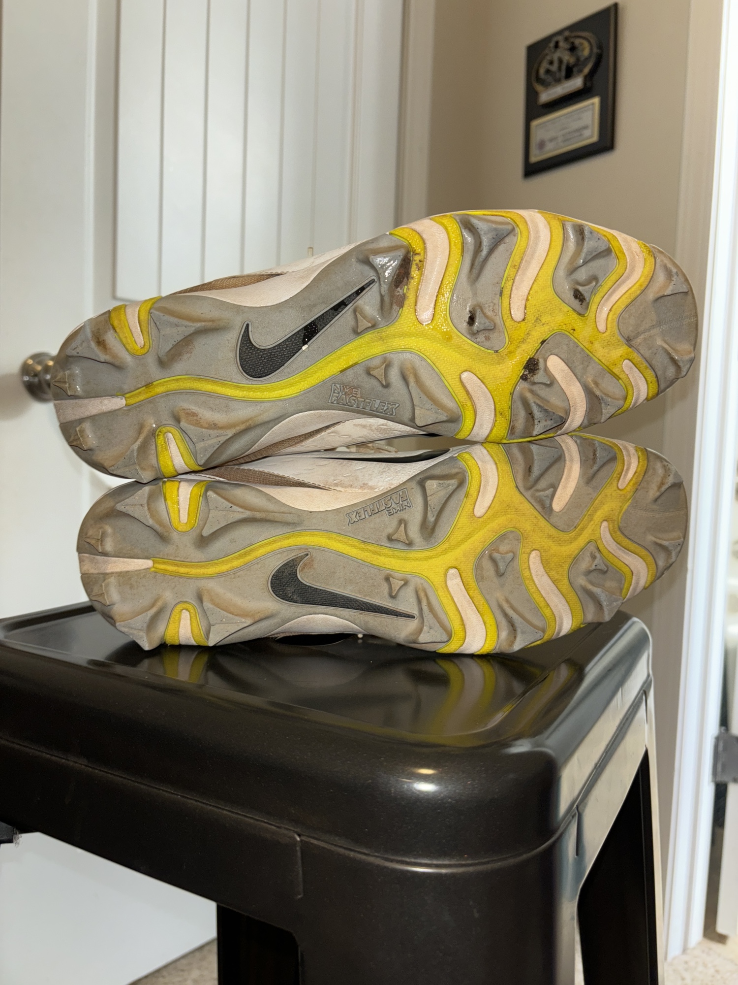 mens nike molded cleats