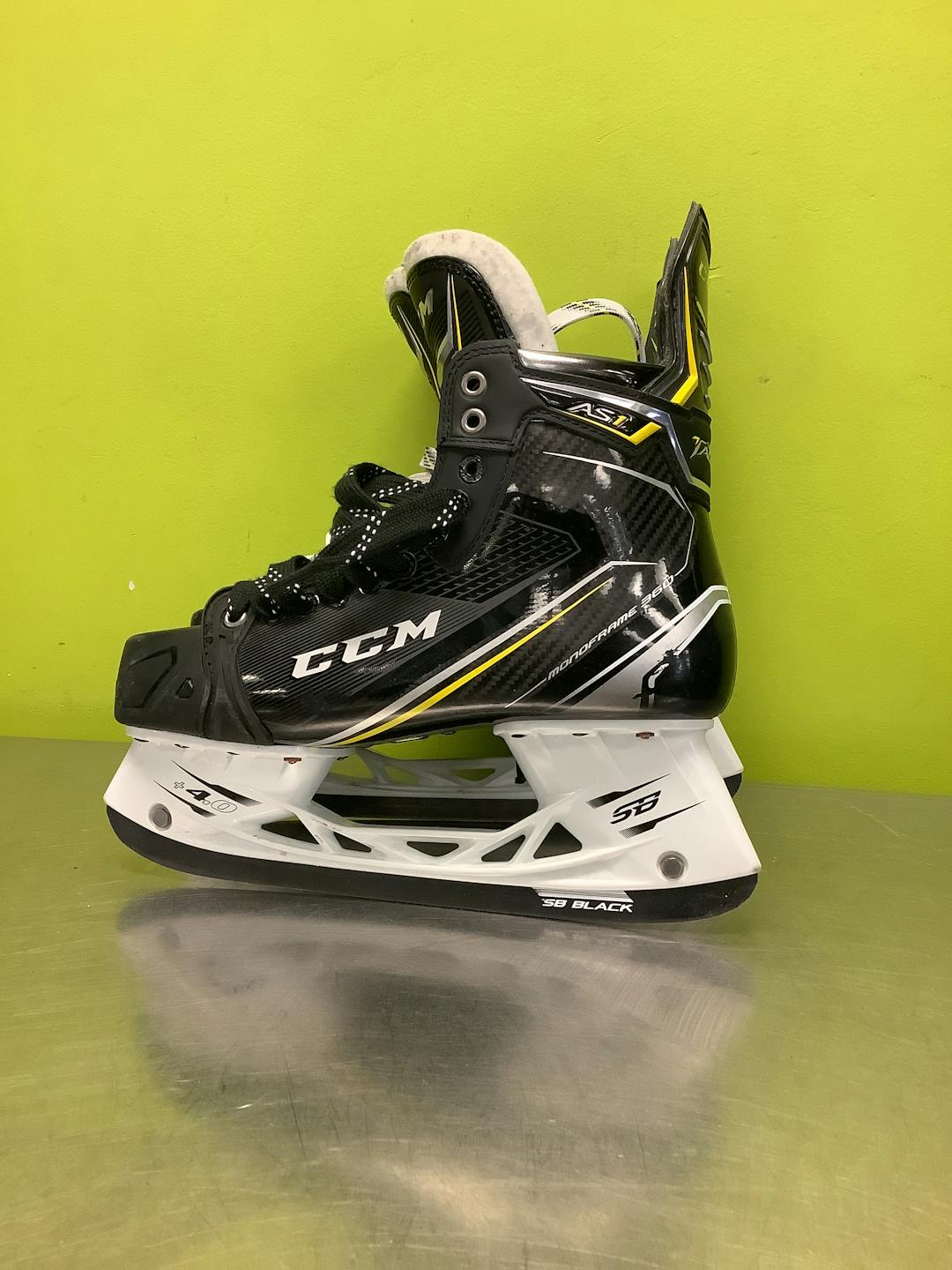 Used Ccm Super Tacks As1 Senior 10 Ice Hockey Skates SidelineSwap