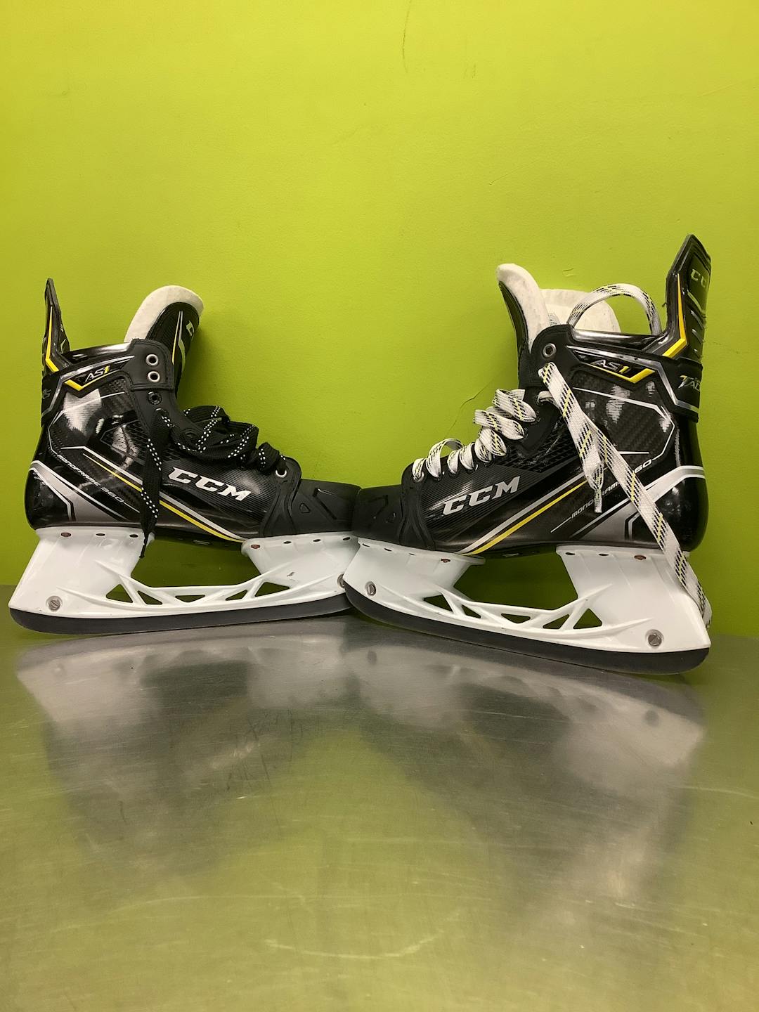 Used Ccm Super Tacks As1 Senior 10 Ice Hockey Skates SidelineSwap