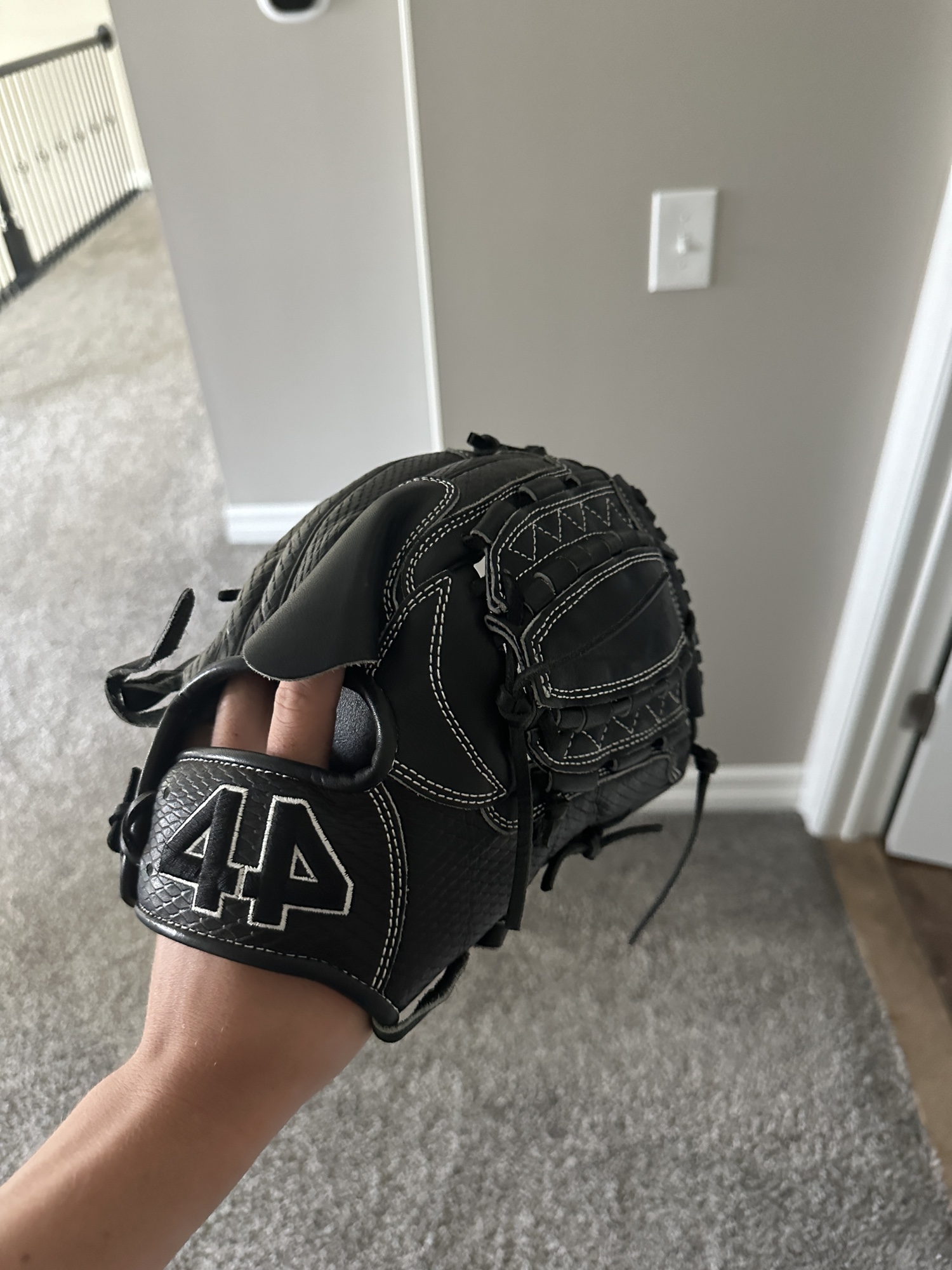 44グローブ 44 pro 12 inch Pitchers glove | SidelineSwap | Buy and Sell