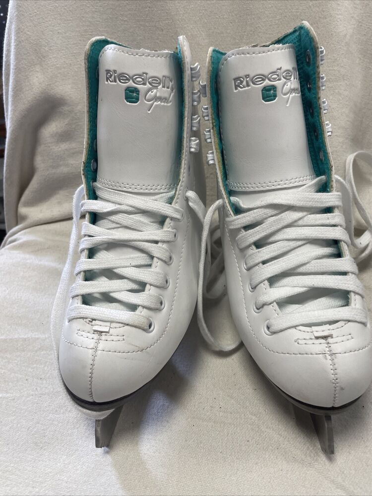 Girls Junior Size 4 Riedell Opal Figure Ice Skates. White SidelineSwap