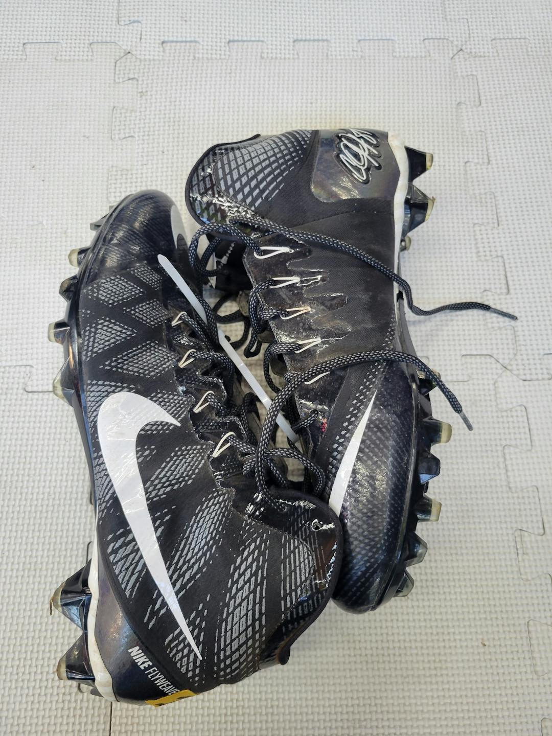 calvin johnson football cleats