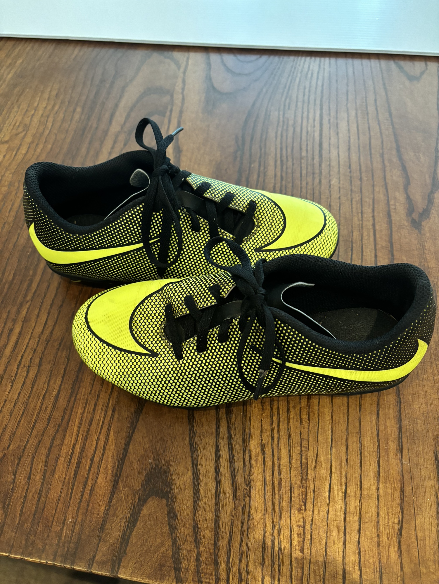 bravata soccer cleats