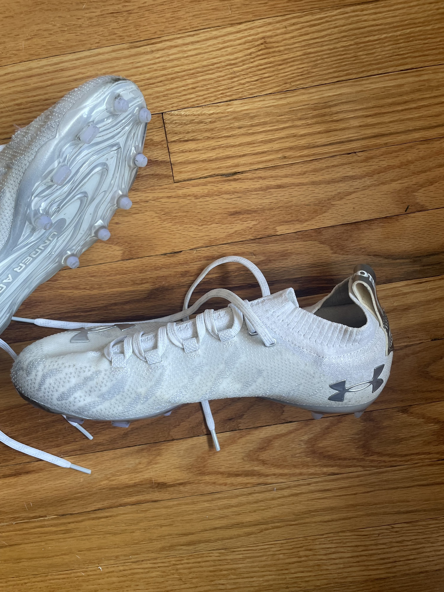 under armor women's cleats