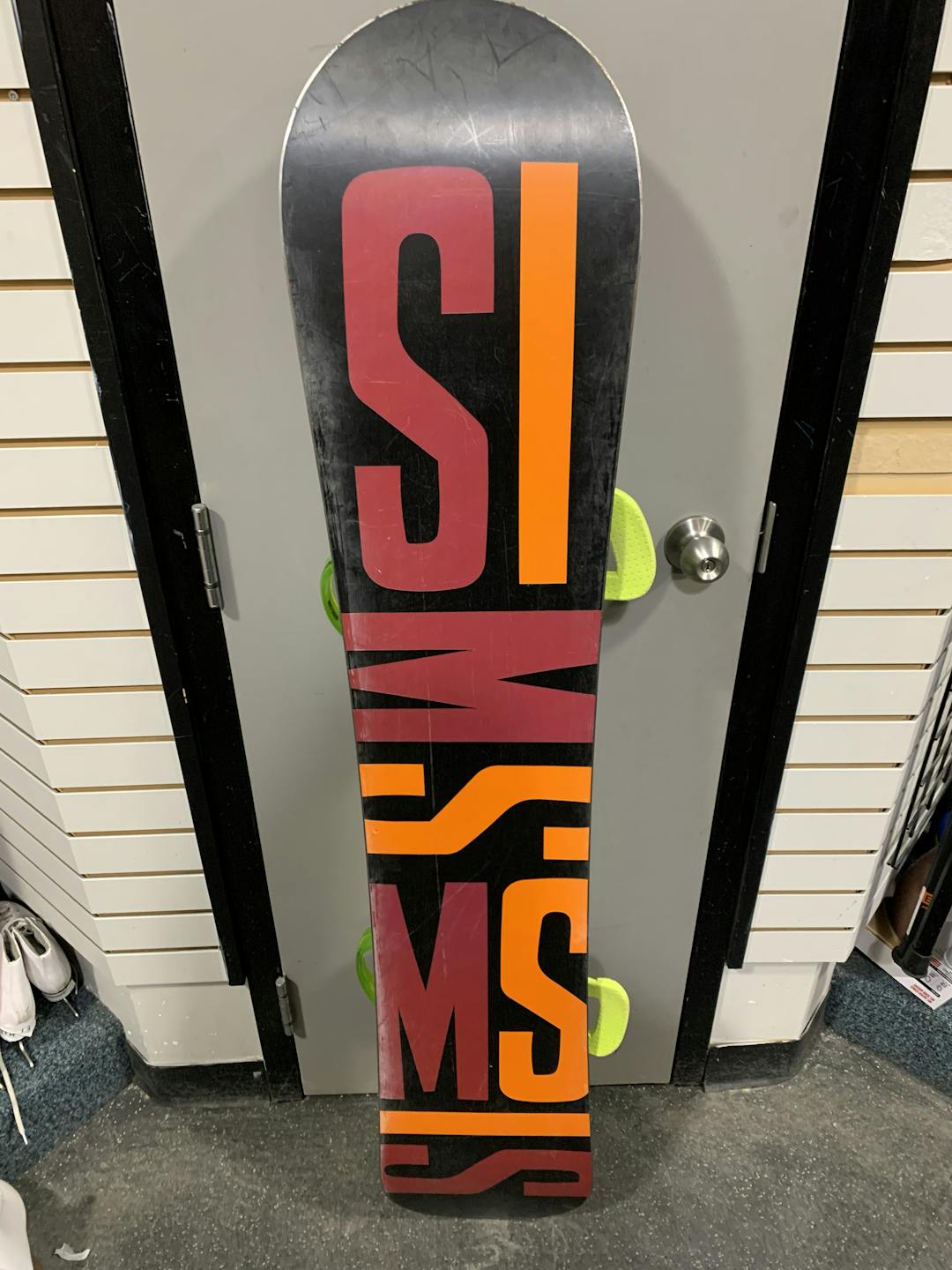 SIMS DESCENDER 154 × SPOON EQUIP M SIMS DESCENDER 154 × SPOON EQUIP M 700_254106_1146057_1200x630.