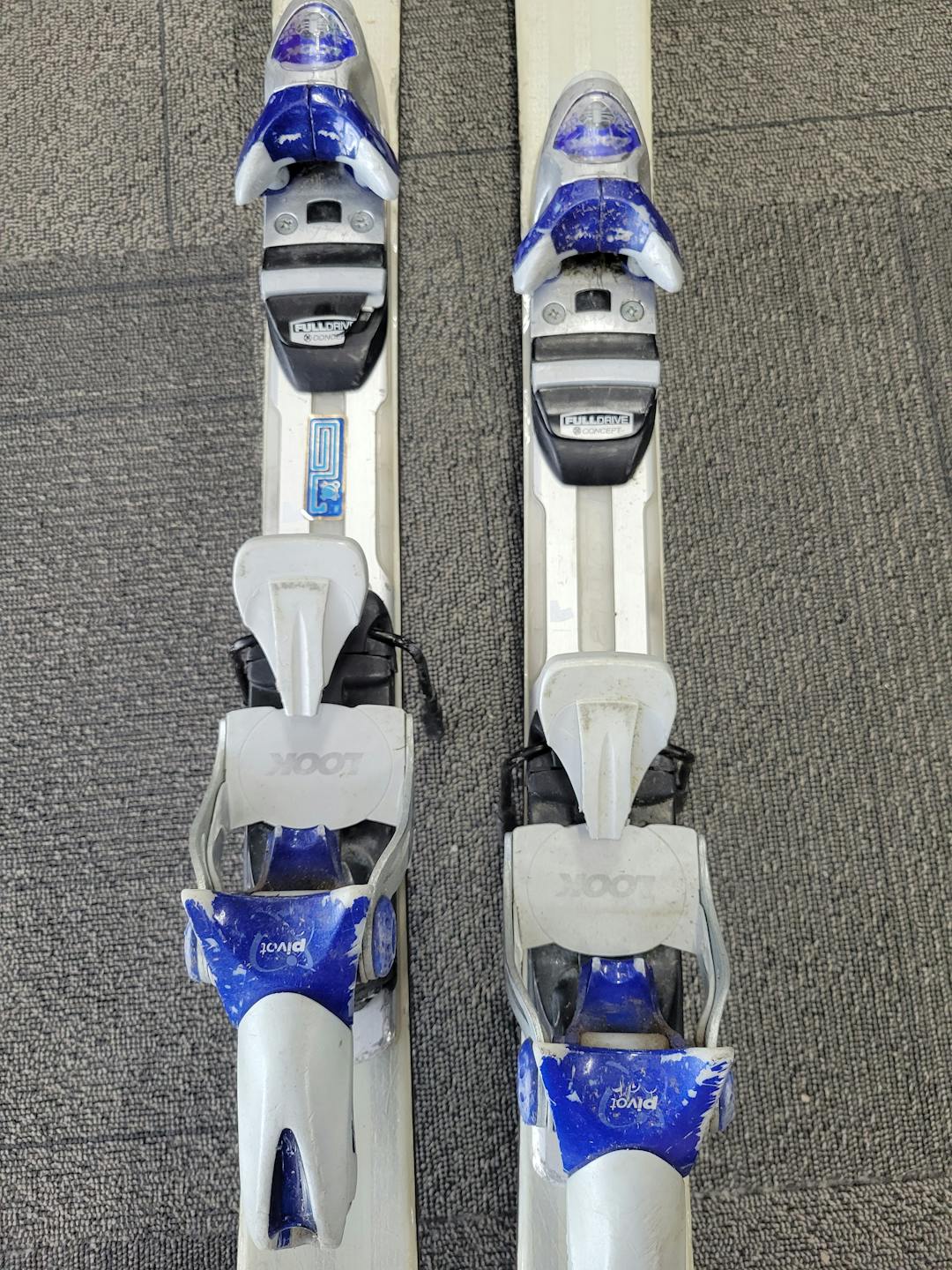 Used Dynastar 64 Omeglass 158 Cm Men's Downhill Ski Combo