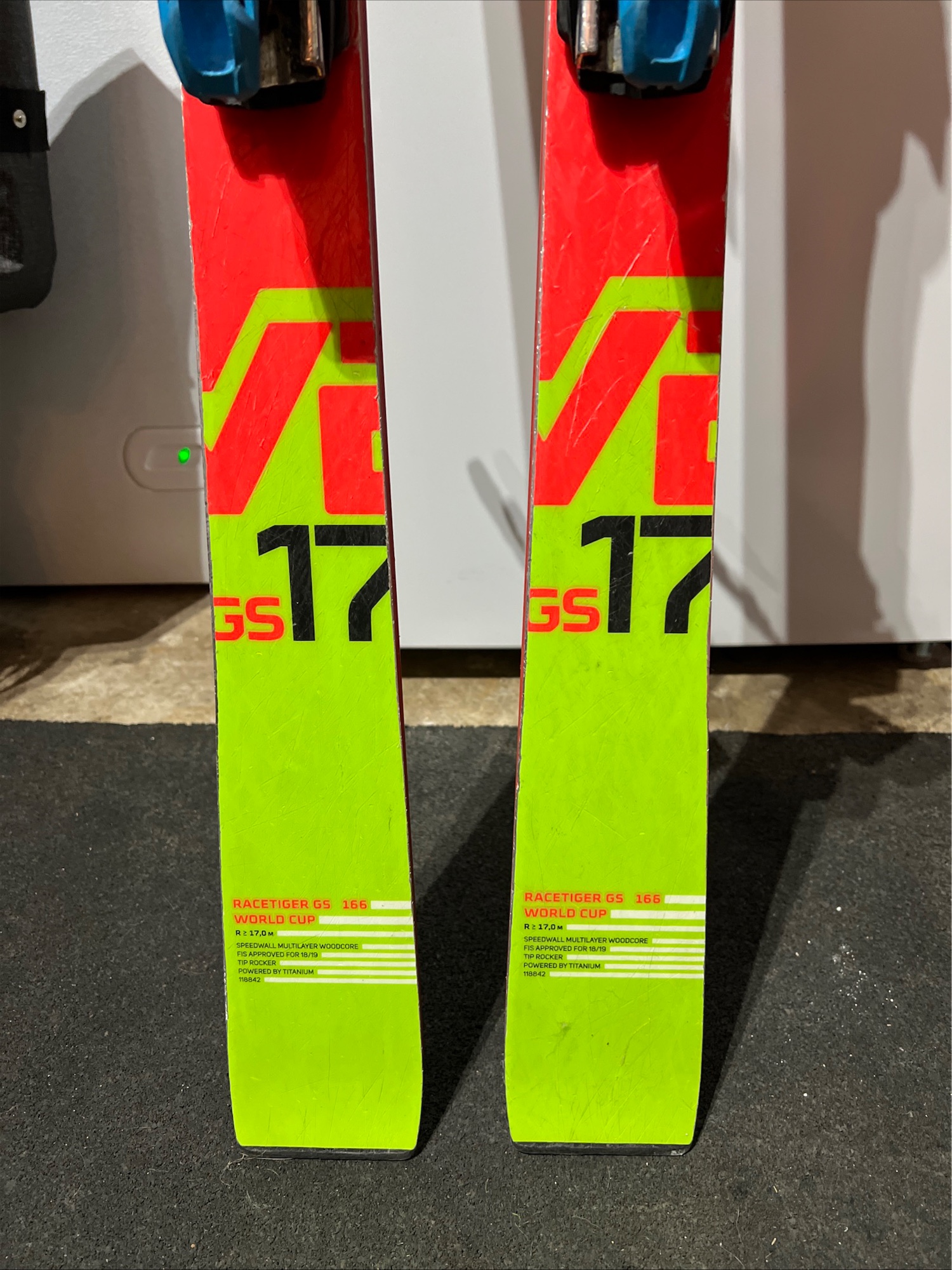 Volkl Racetiger World Cup GS FIS jr Race skis 166 w Marker