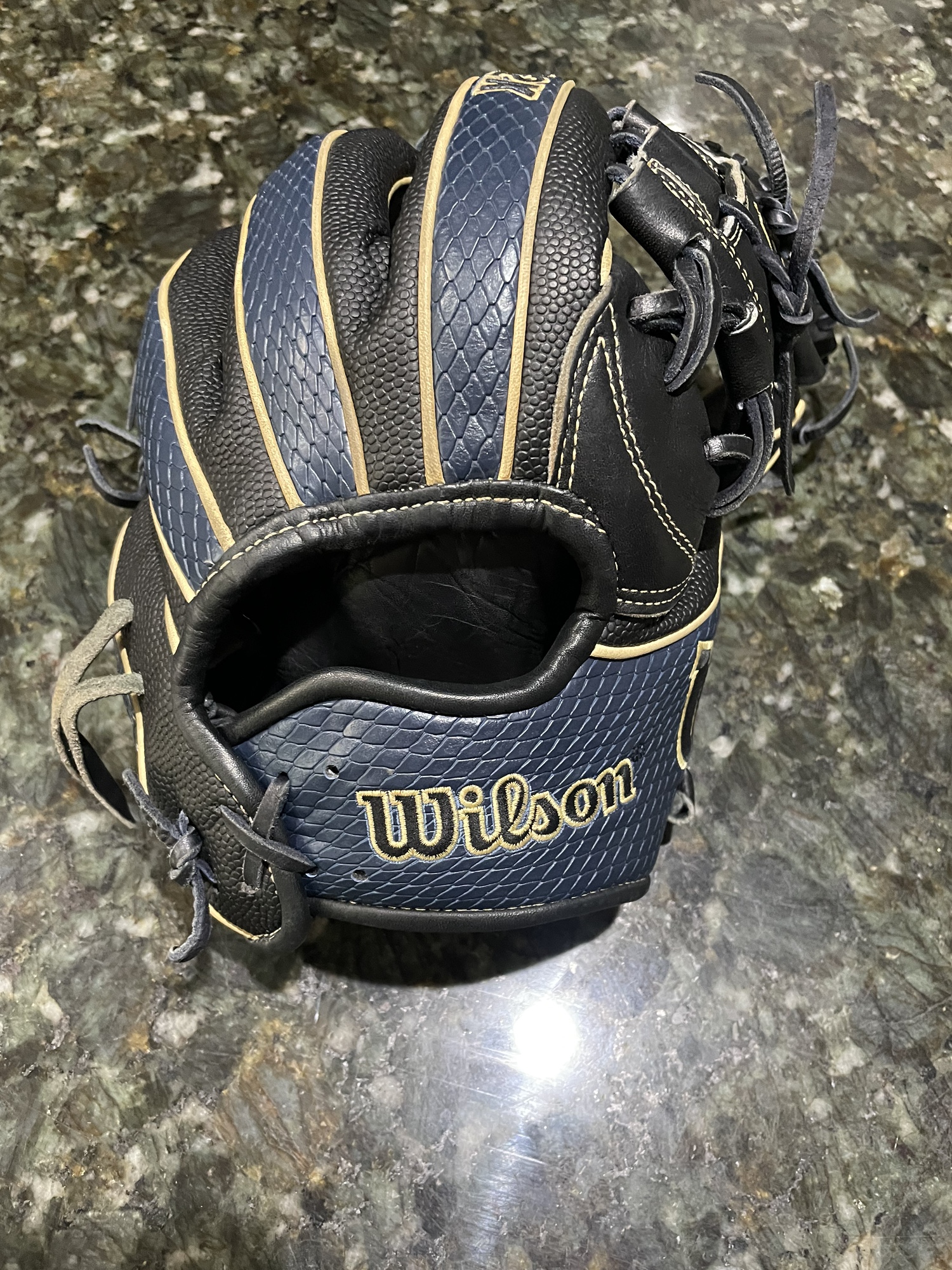 Wilson A2K 1723 GOTM ネイビー/ゴールド（Wilson A2K 1787
