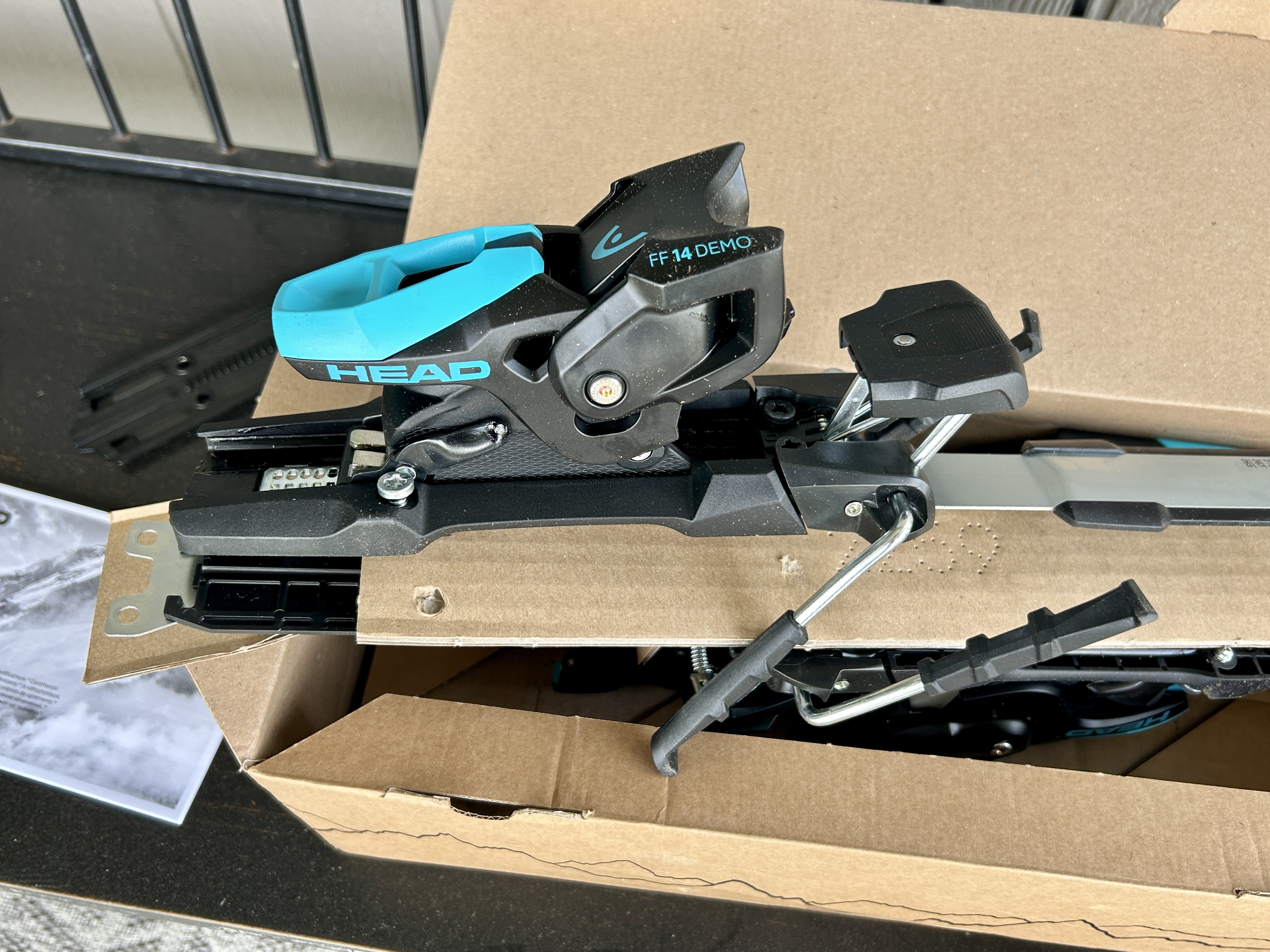 スキー TYROLIA FREEFLEX DEMO14 GW New HEAD/Tyrolia Freeflex 14 Demo Grip Walk Ski Binding