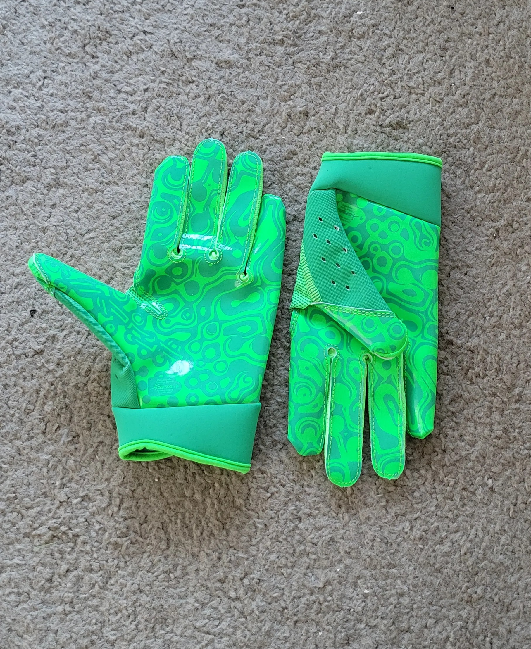 セール‼️NIKE VAPOR JET 8.0 ENERGY GREEN S Nike Adult Vapor Jet 8.0 Energy Football Gloves -Green