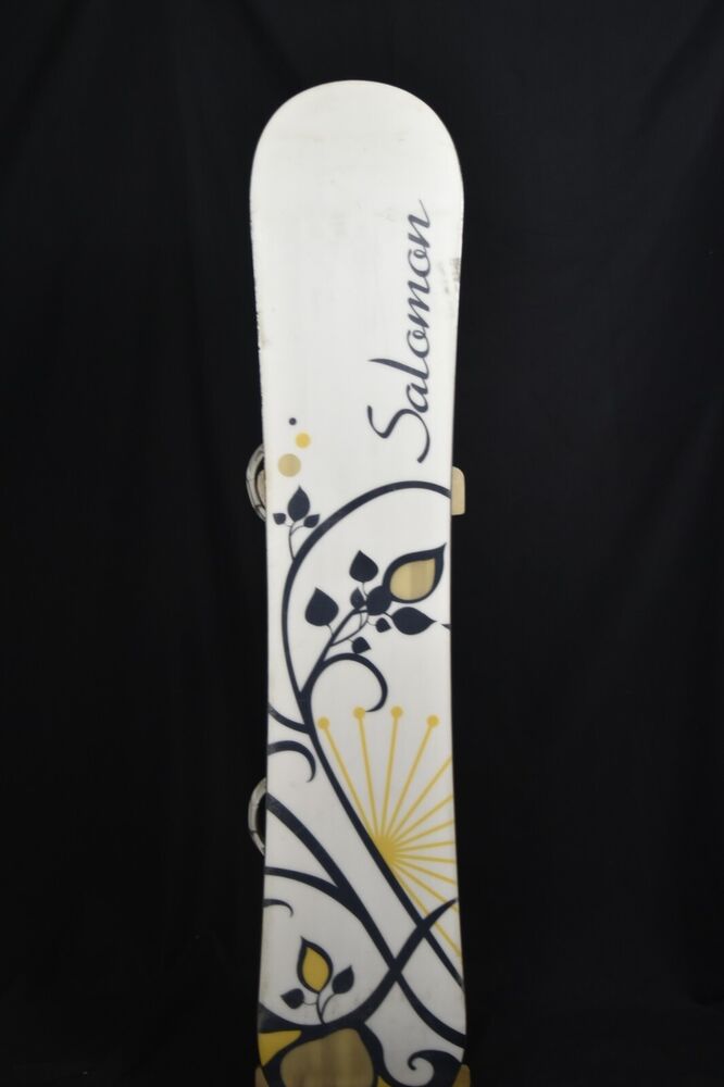 SALOMON LOTUS SNOWBOARD SIZE 142 CM WITH SALOMON MEDIUM BINDINGS