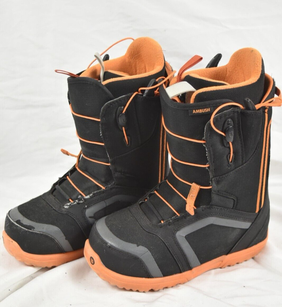 BURTON AMBUSH SMALLS SNOWBOARD BOOTS YOUTH SIZE 7 | SidelineSwap