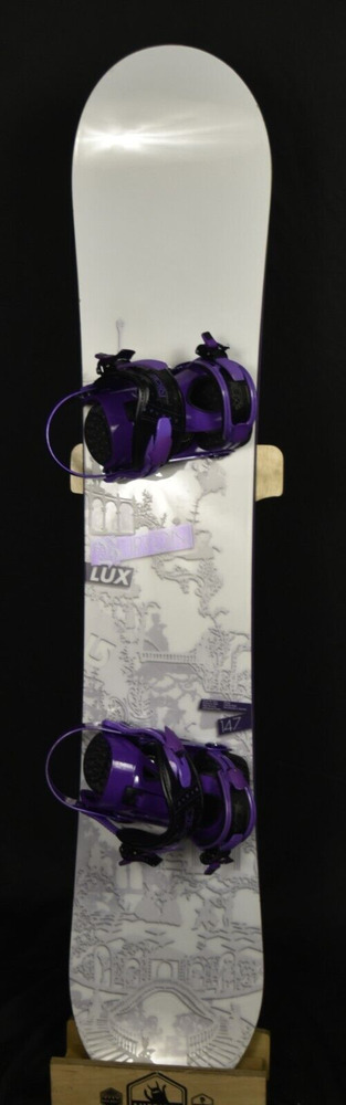 BURTON LUX SNOWBOARD SIZE 147 CM WITH RIDE MEDIUM BINDINGS