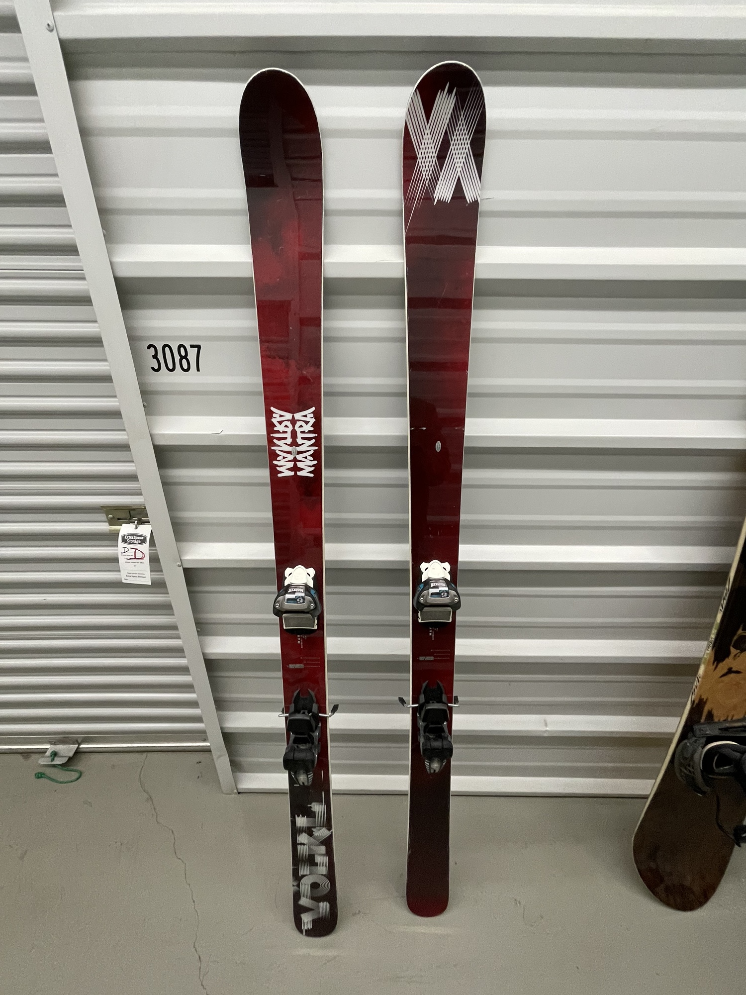 Men's 2014 Volkl 184 cm All Mountain Mantra Skis With Marker