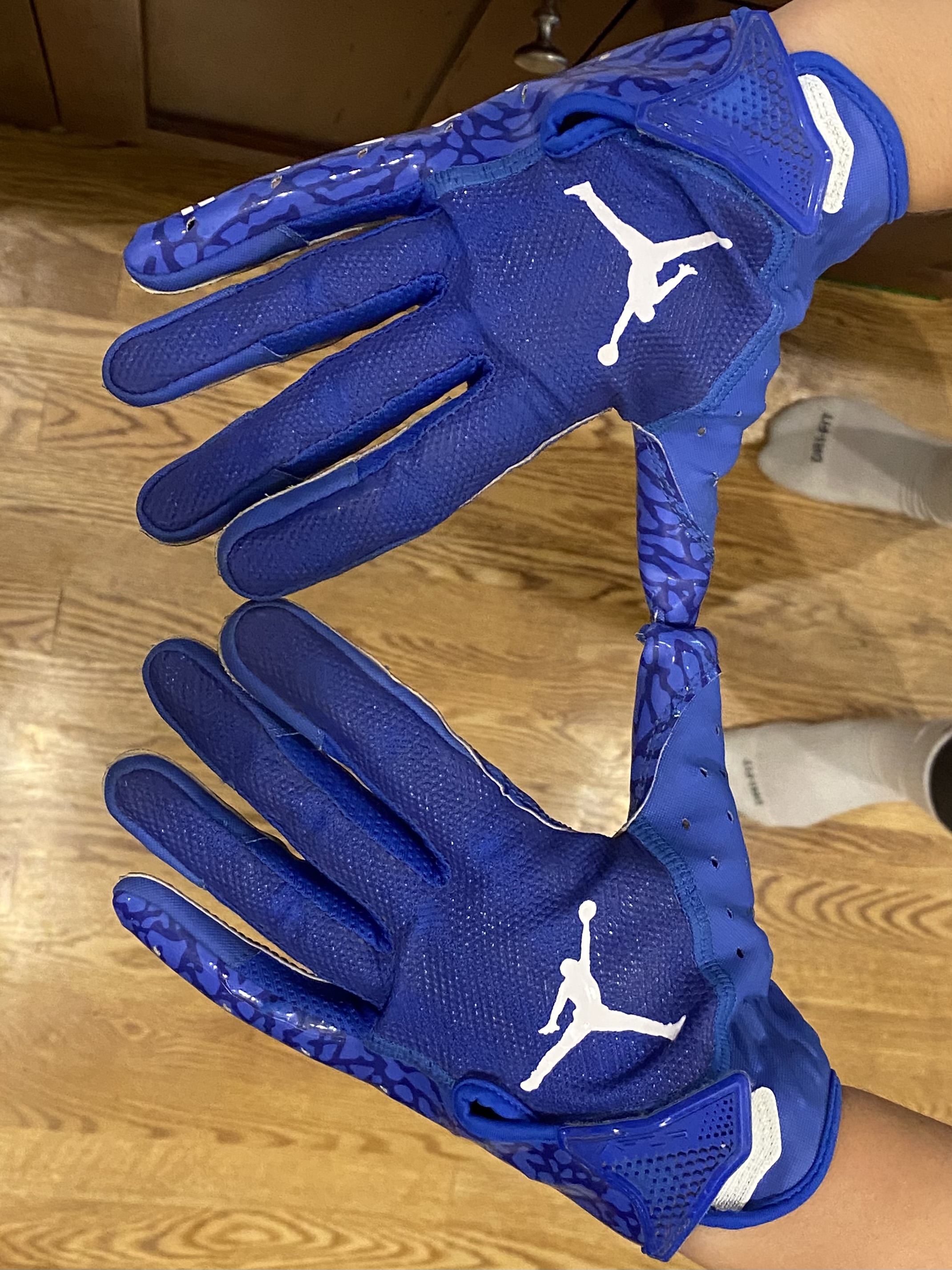 セール‼️NIKE JORDAN FLY FOOTBALL GLOVE RED L Nike Jordan Fly Lock Football Gloves Men's Medium Black
