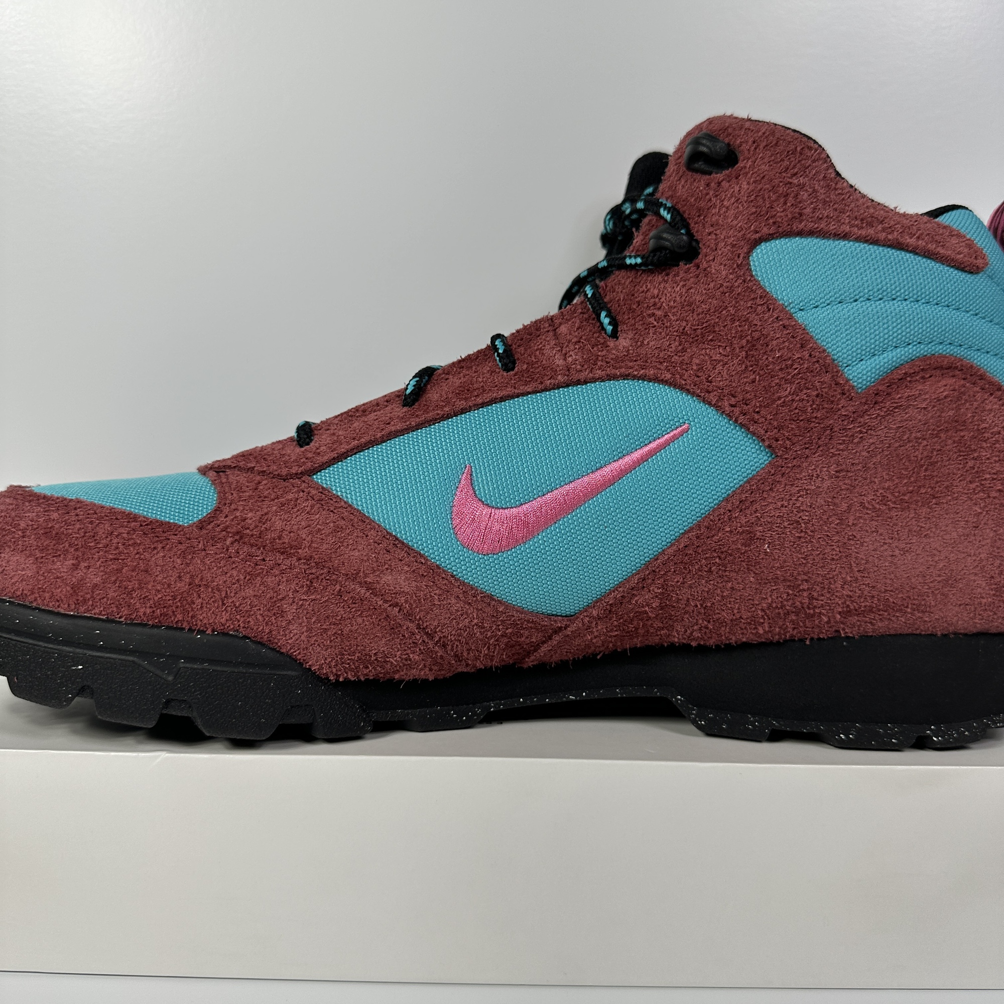 red nike acg boots