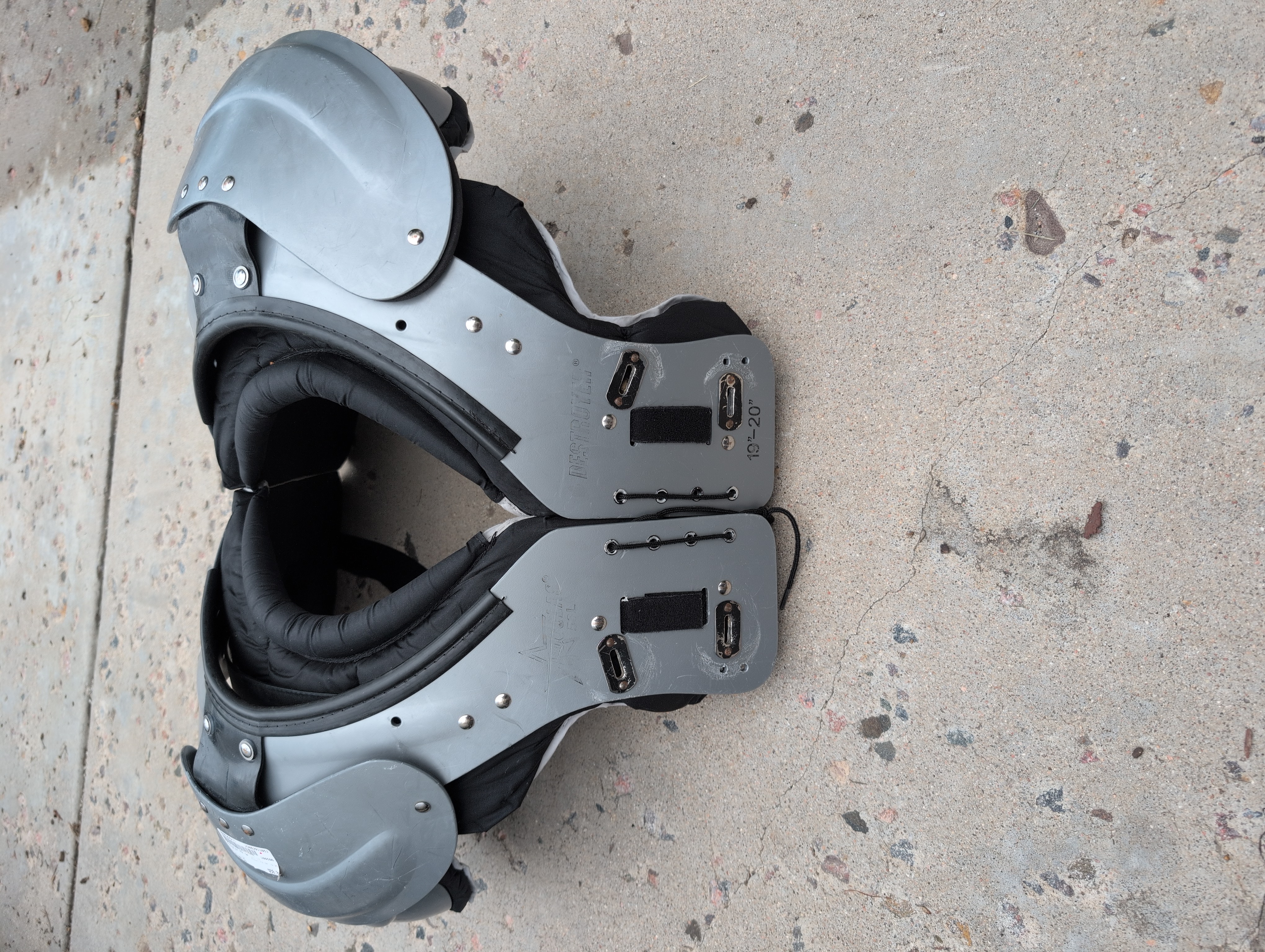 ショルダーDouglas Mr.D Destroyer OL/DL XSサイズ Douglas Destroyer Shoulder Pads | Used and Closeout