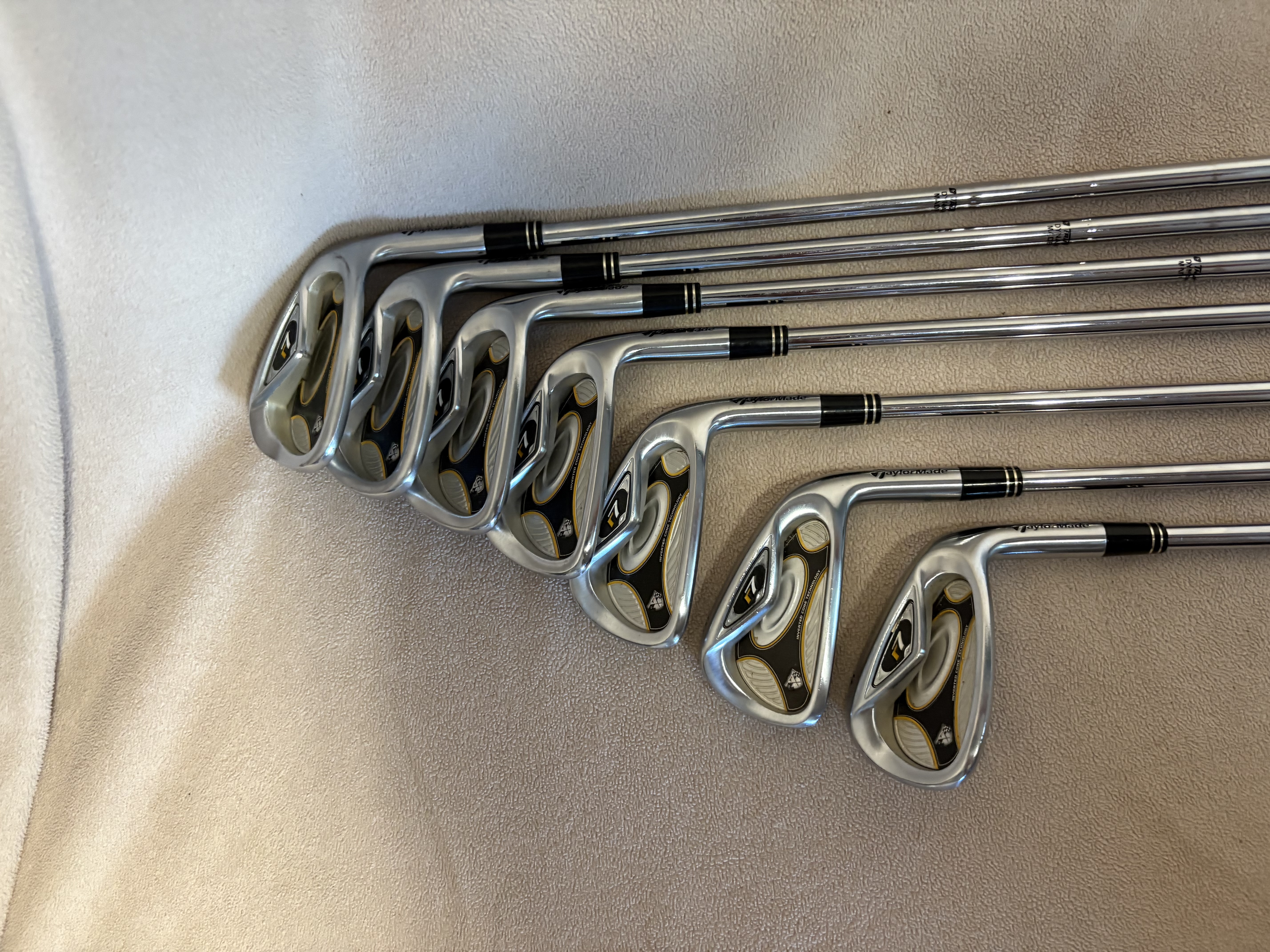 TaylorMade r7 アイアンセット　flex:S TaylorMade r7 Iron 5-9 Pw 6pcs Golf Clubs Set Irons Right RH
