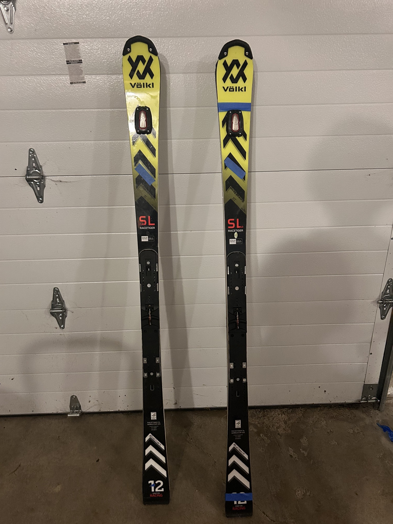 ＶＯＬＫＬ　ＲＡＣＥＴＩＧＥＲ　ＲＡＣＩＮＧ155㎝ 2 pairs Volkl Racetiger SL 155 cm Skis With Bindings (Used