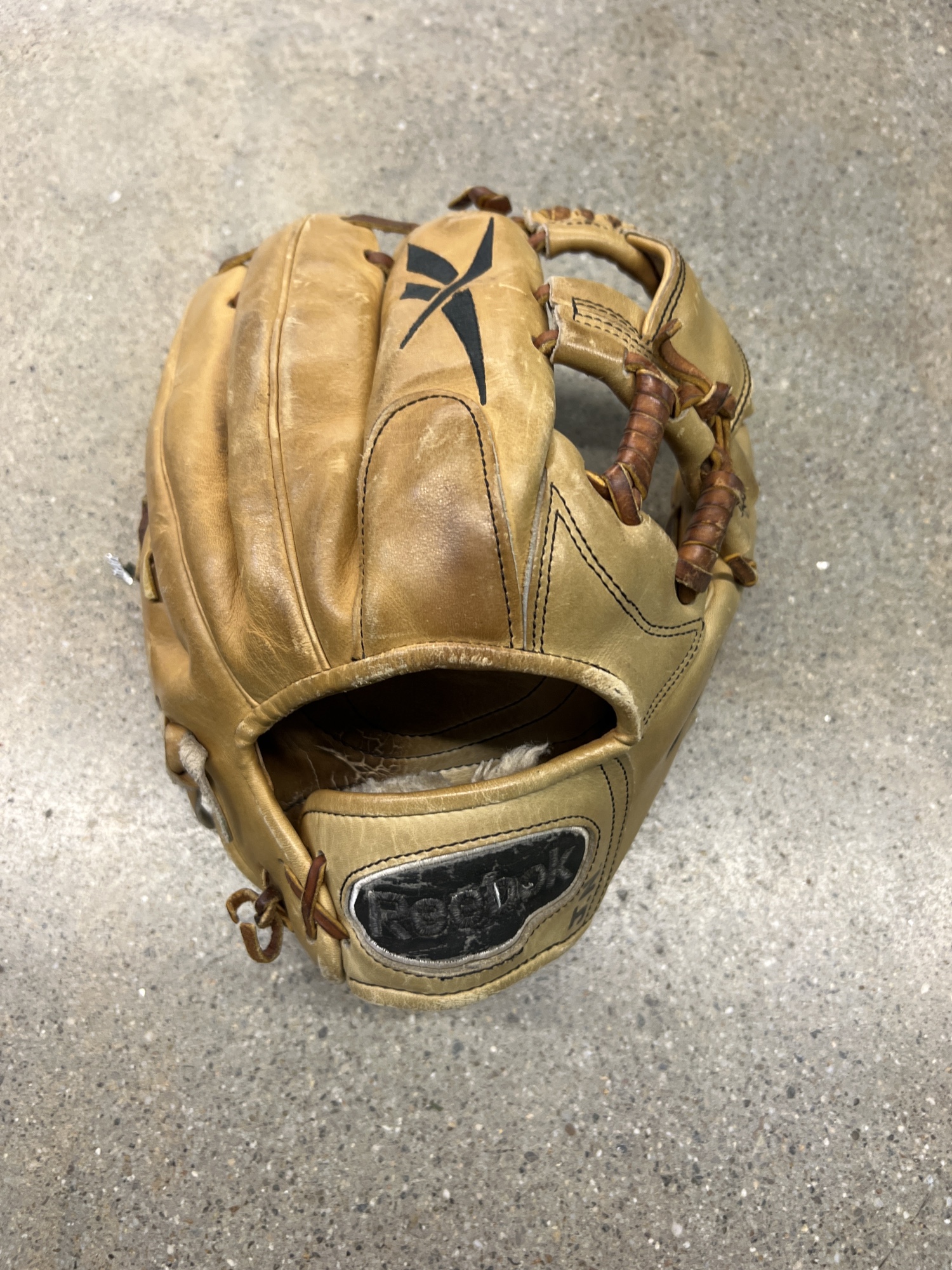 Reebok vr6000 Baseball Glove | New and Used on SidelineSwap