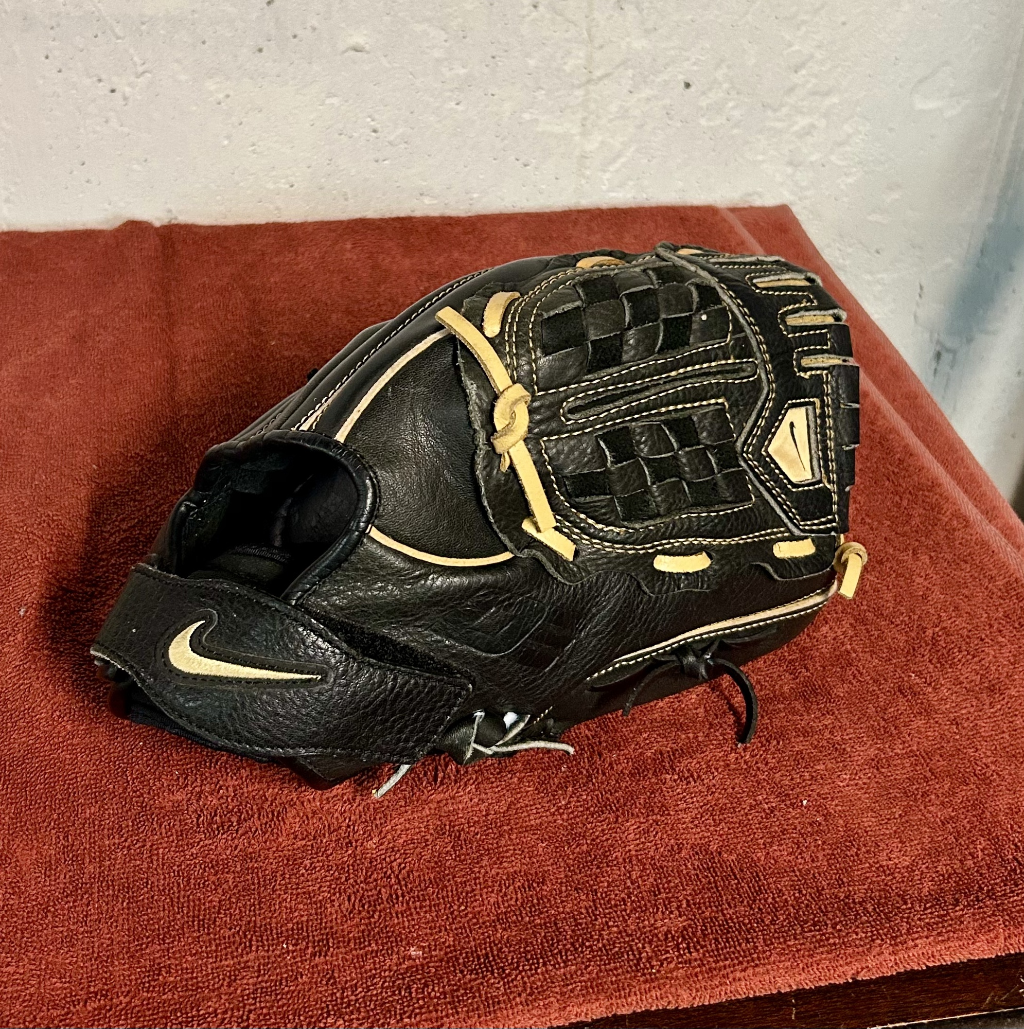 Nike Diamond Elite Baseball Gloves & Mitts | New and Used on