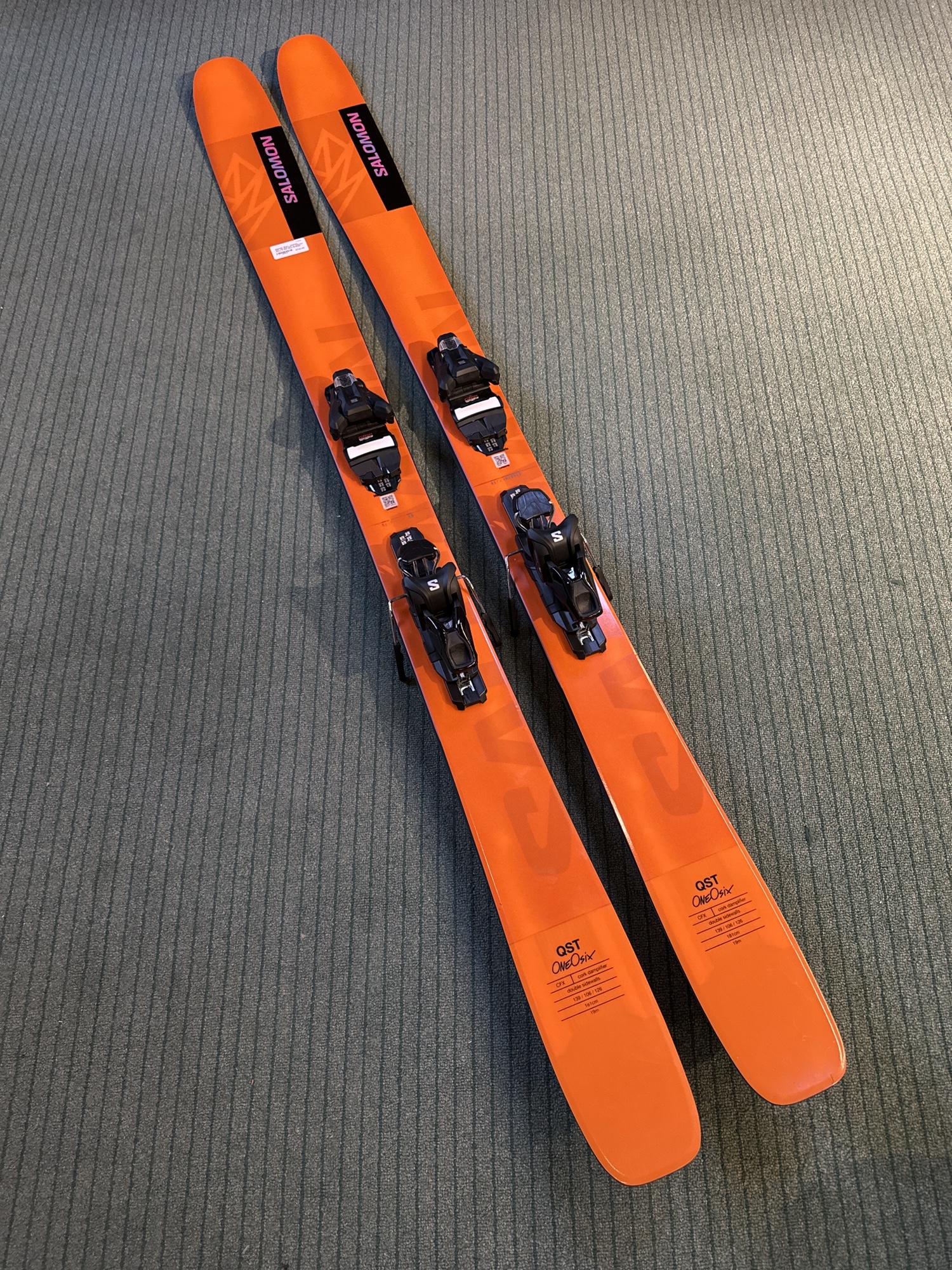 SALOMON QST106 181センチ Men's 2024 Salomon QST 106 181 cm All Mountain Skis With Salomon