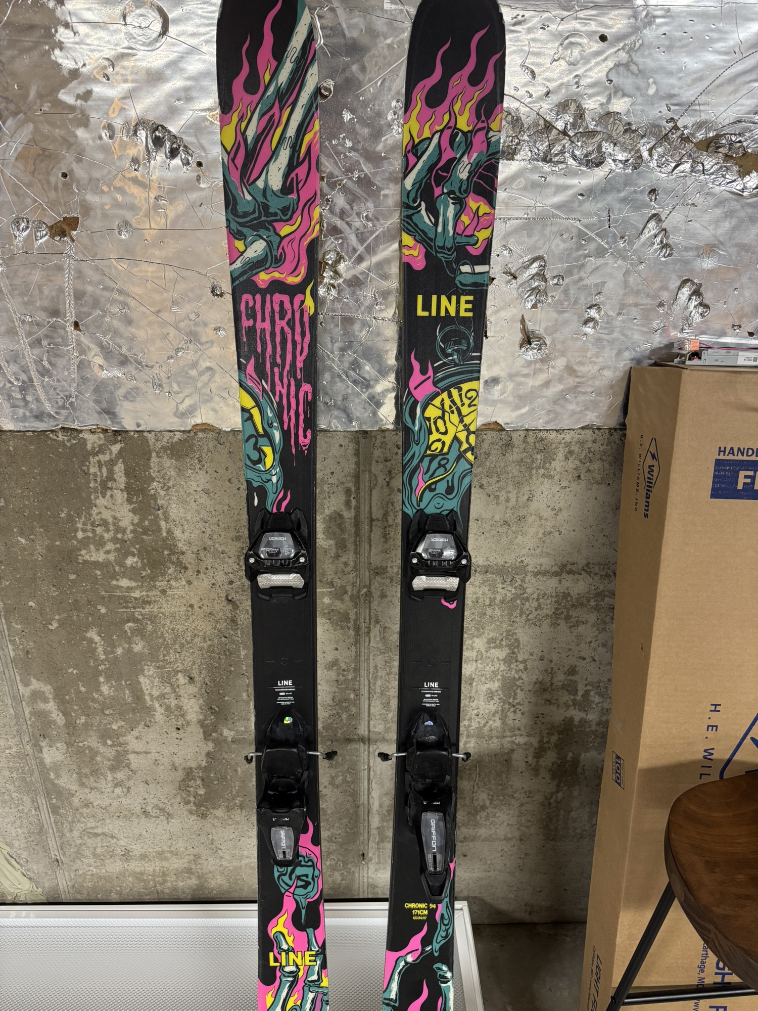 174 cm Line Sakana Skis With Bindings Max Din 14 (New