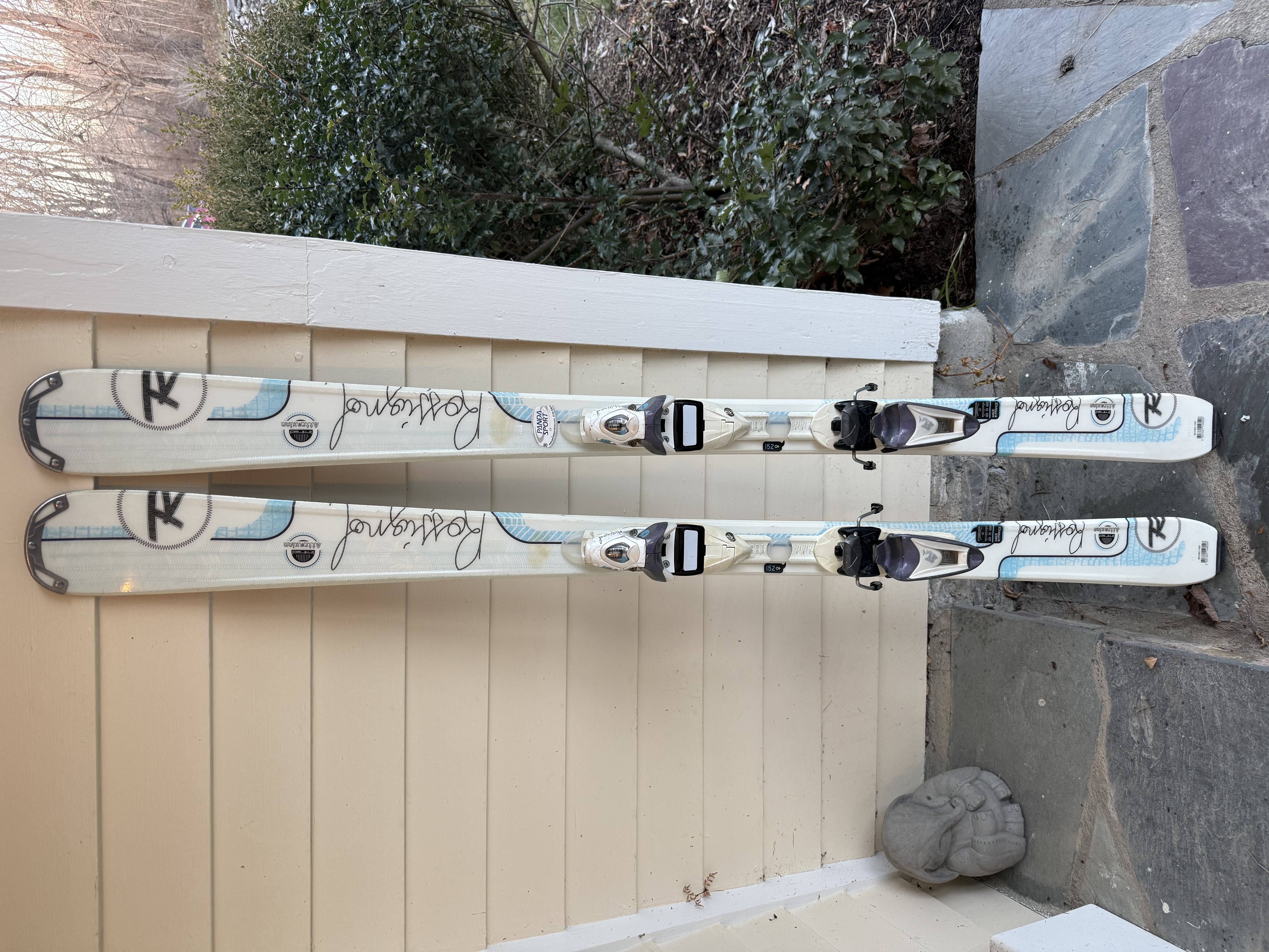 Women's All Mountain 152 cm Rossignol Attraxion Skis With Bindings