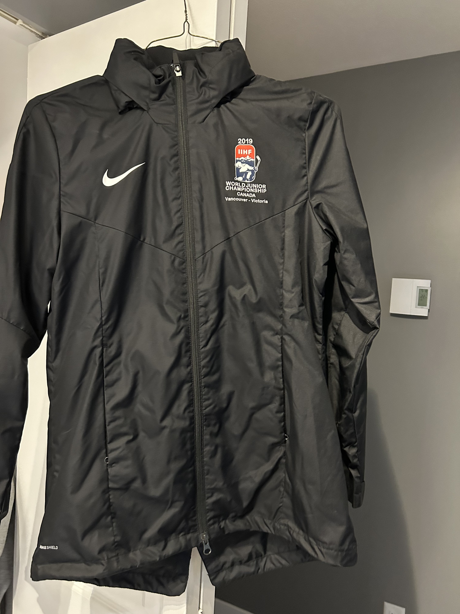 NWT men's medium Nike Pro Elite Storm Sponsored 2019 Running Zip