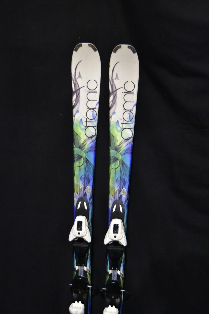 ATOMIC AFFINITY AIR SKIS SIZE 158 CM WITH ATOMIC BINDINGS